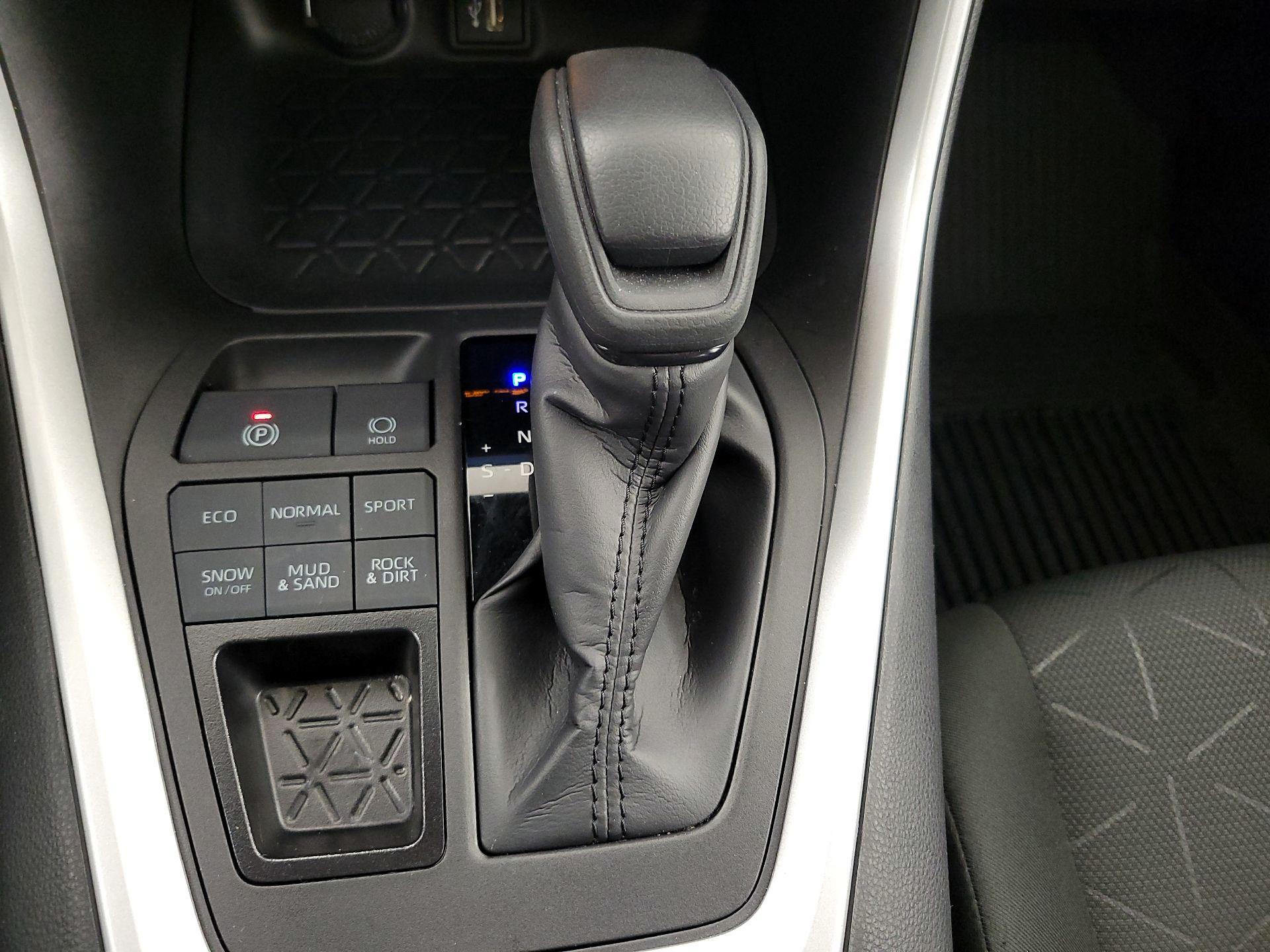 Thumbnail: 2023 Toyota RAV4 - 17