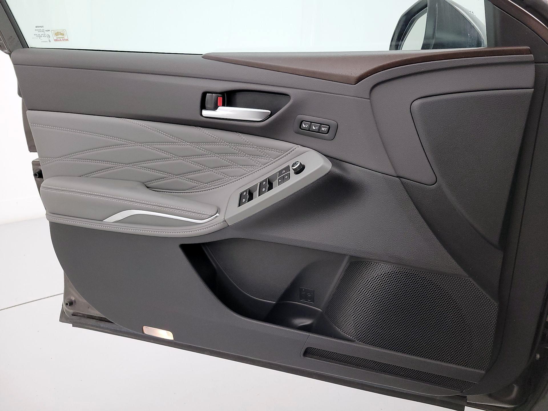 Thumbnail: 2019 Toyota Avalon - 12