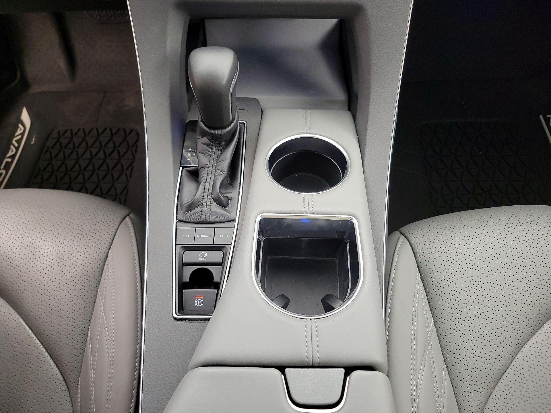 Thumbnail: 2019 Toyota Avalon - 18