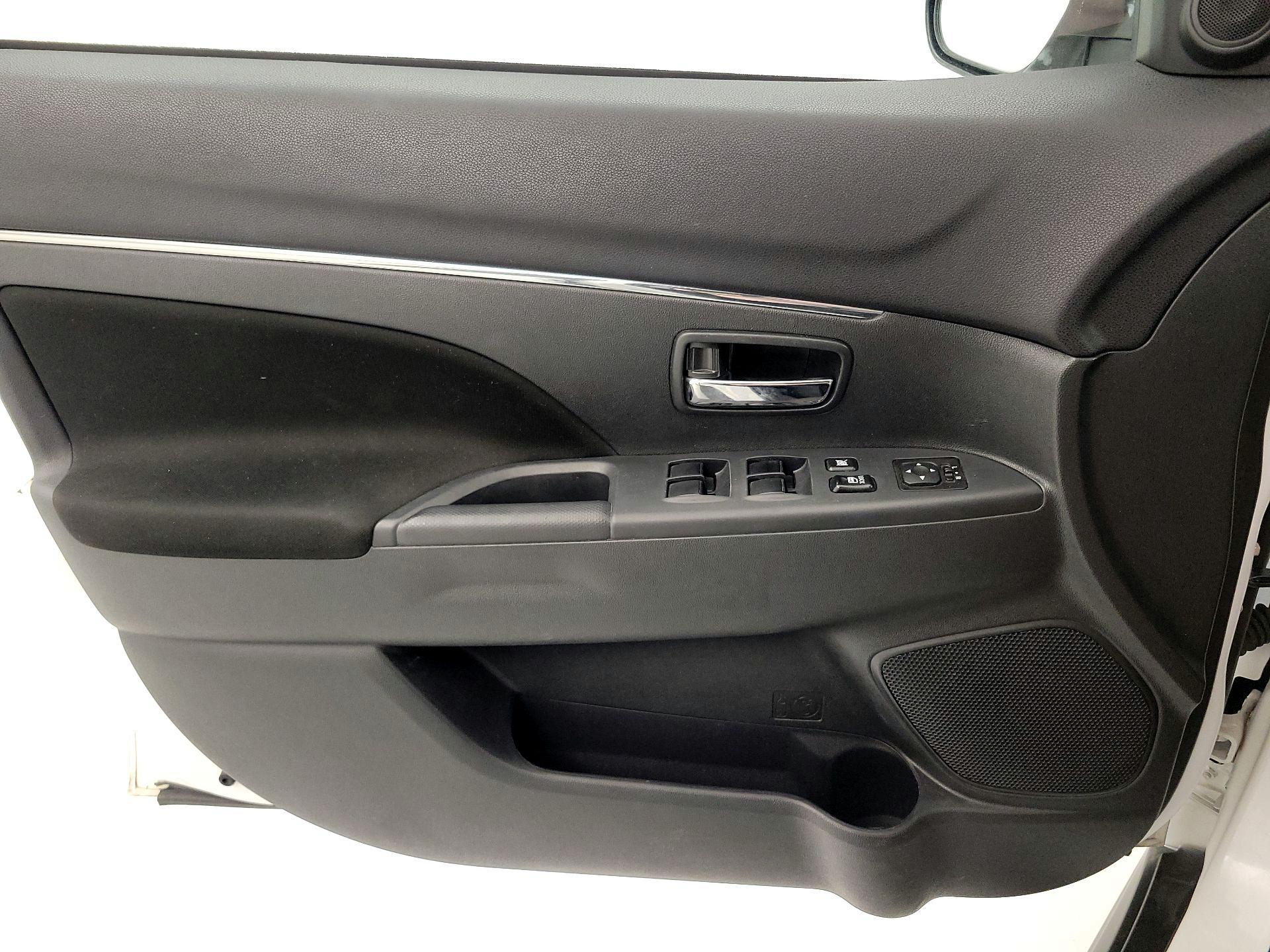 Thumbnail: 2020 Mitsubishi Outlander Sport - 12