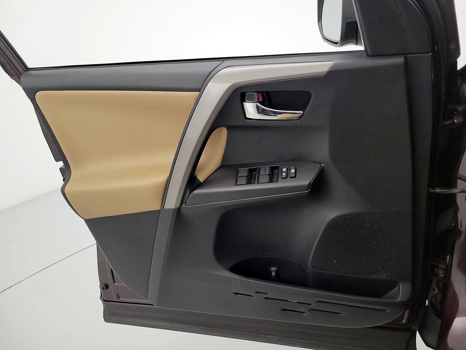 Thumbnail: 2018 Toyota RAV4 - 12