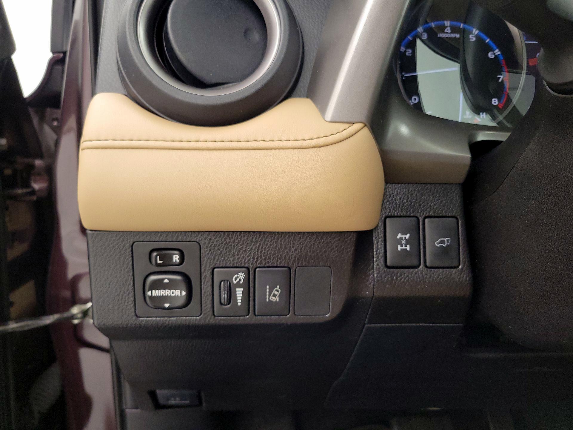 Thumbnail: 2018 Toyota RAV4 - 13