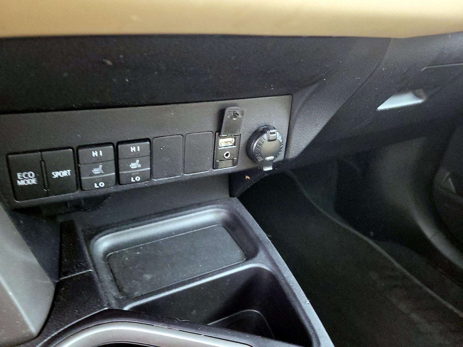 Thumbnail: 2018 Toyota RAV4 - 18