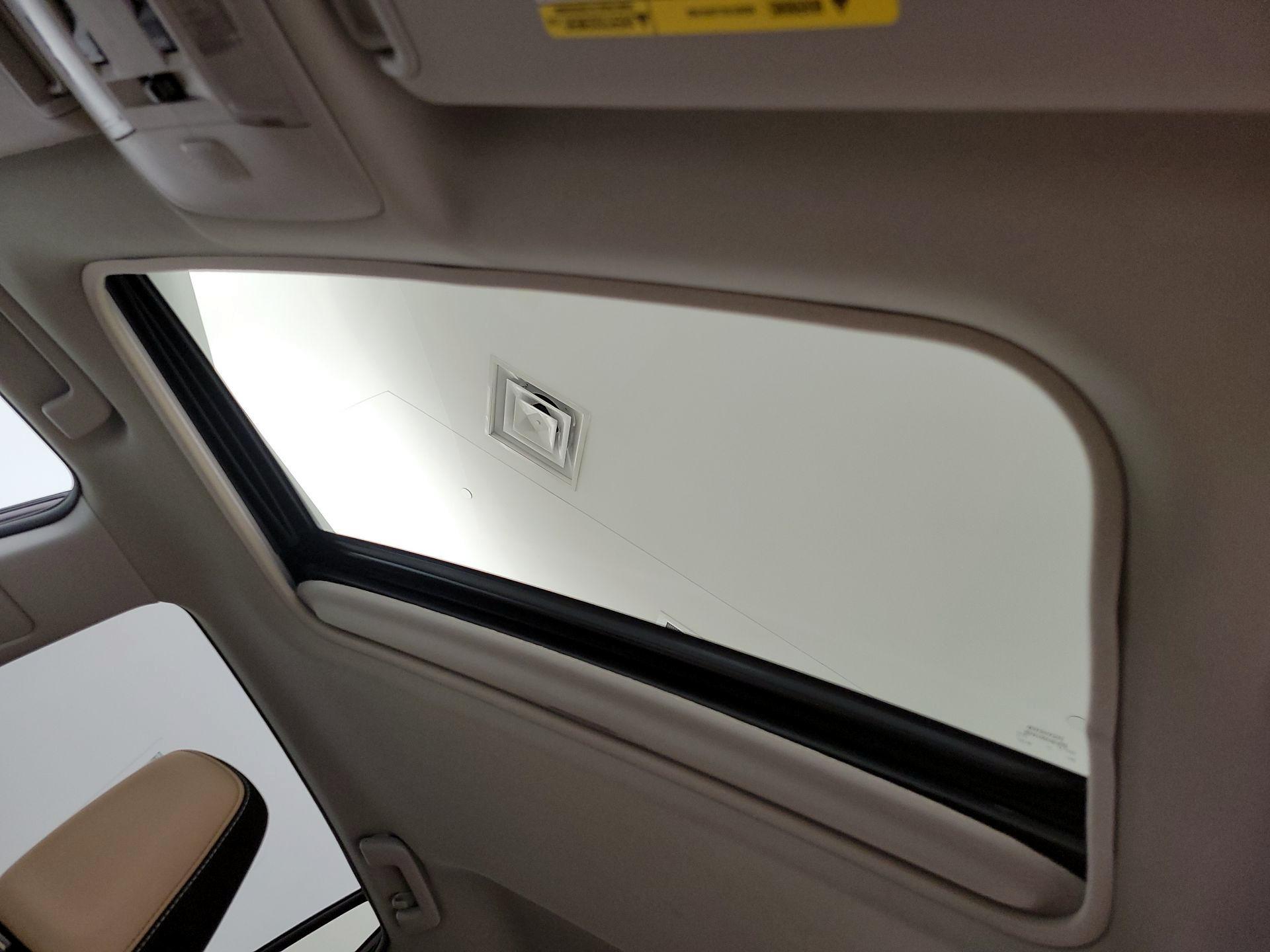 Thumbnail: 2018 Toyota RAV4 - 19