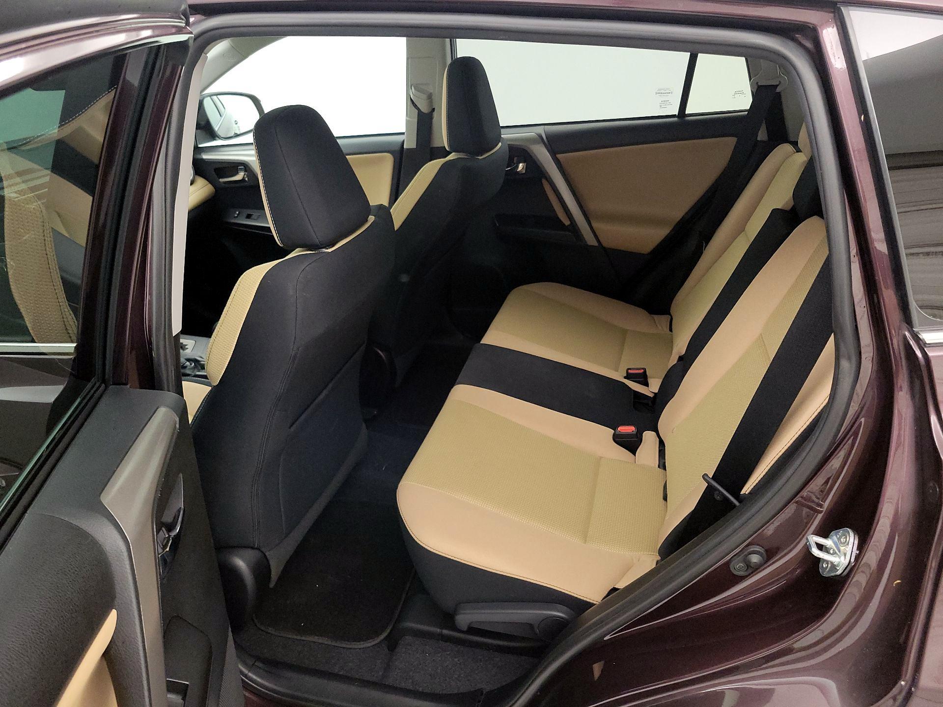 Thumbnail: 2018 Toyota RAV4 - 20