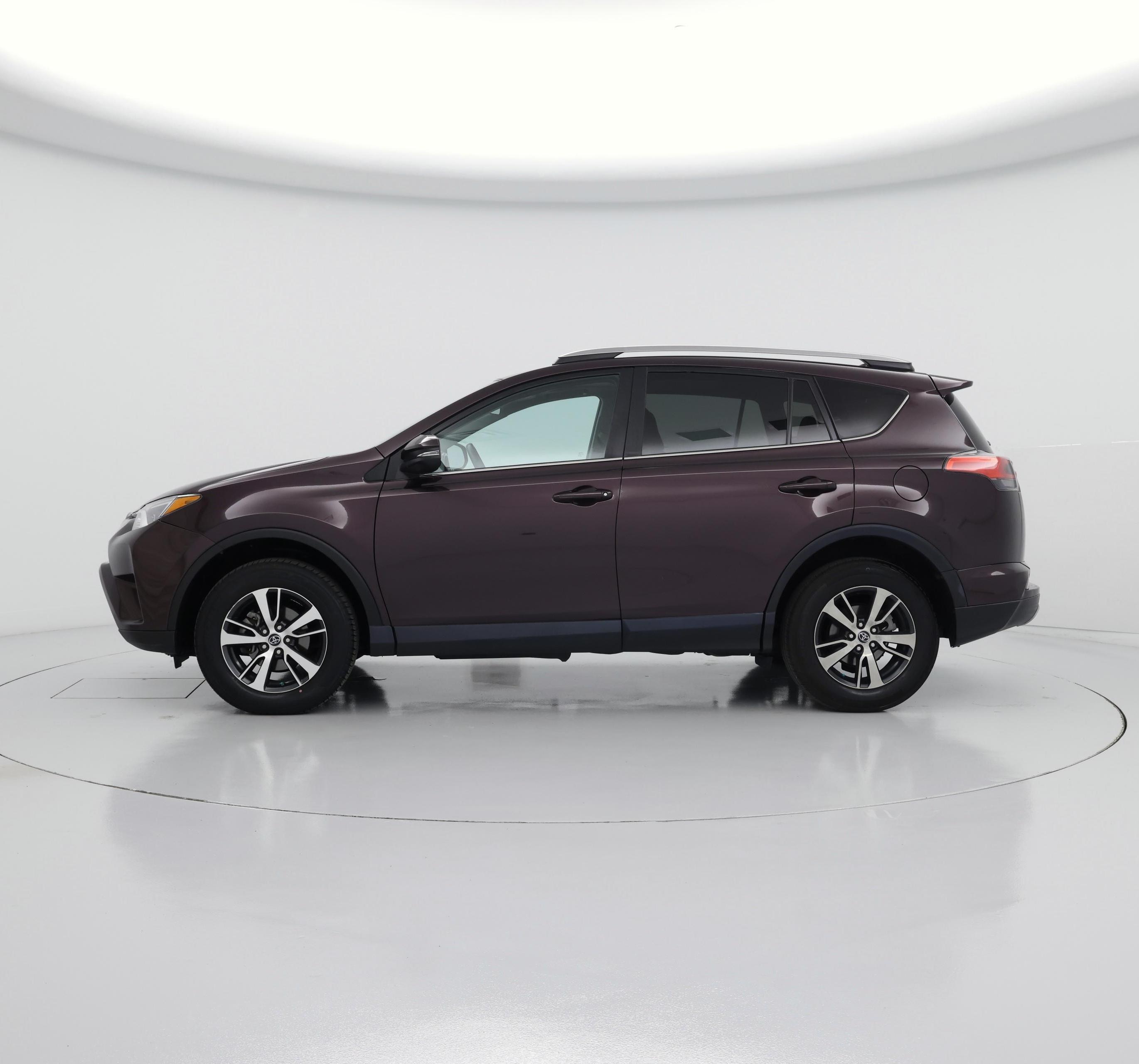 Thumbnail: 2018 Toyota RAV4 - 3