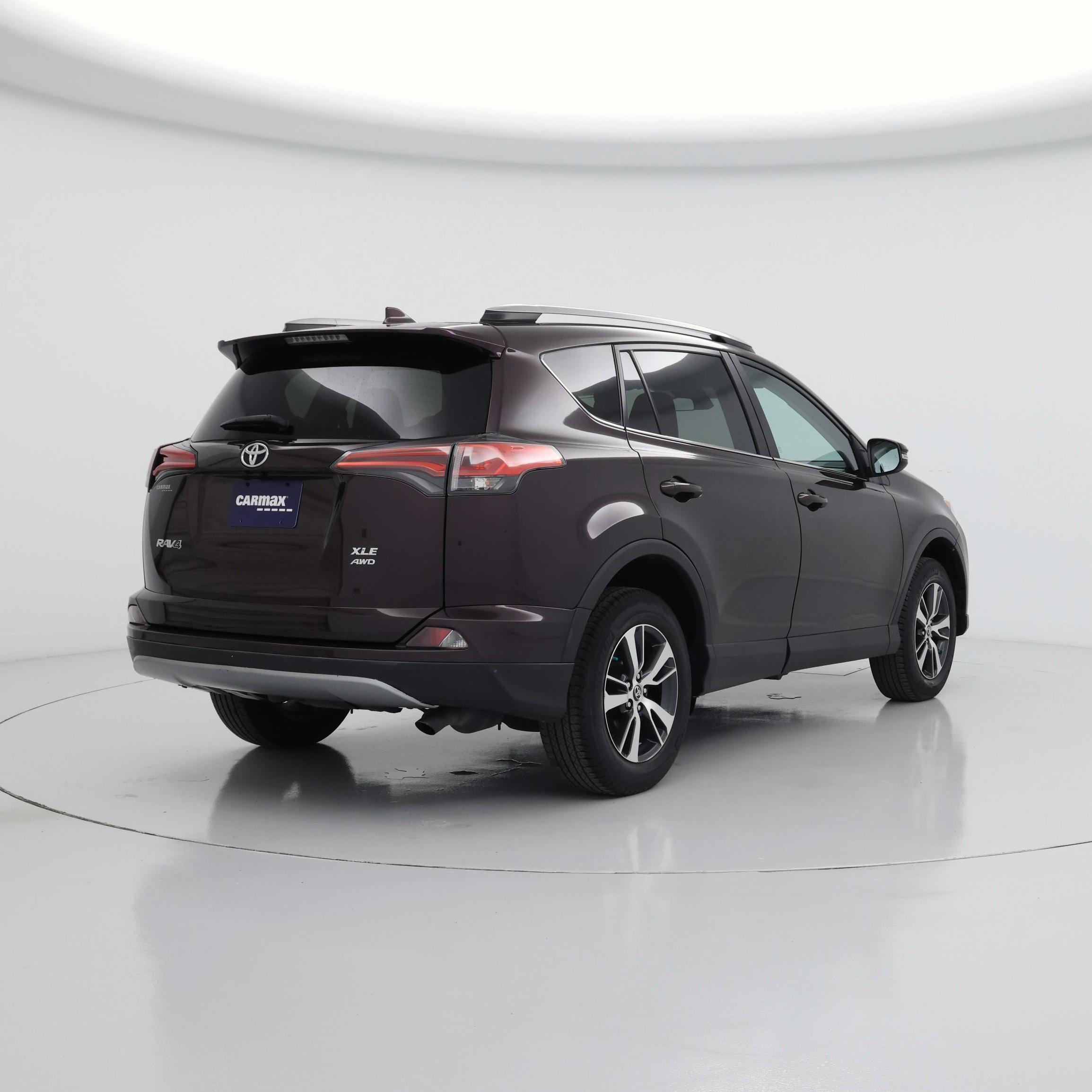 Thumbnail: 2018 Toyota RAV4 - 8