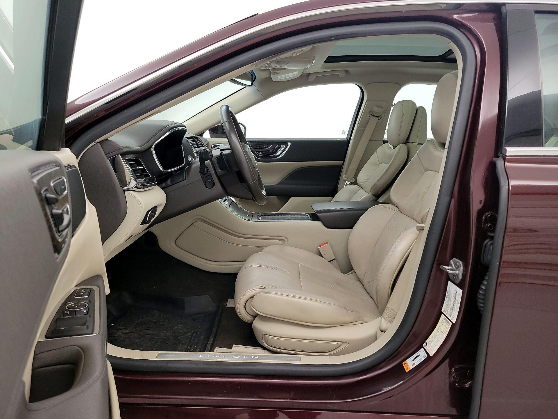 Thumbnail: 2019 Lincoln Continental - 11