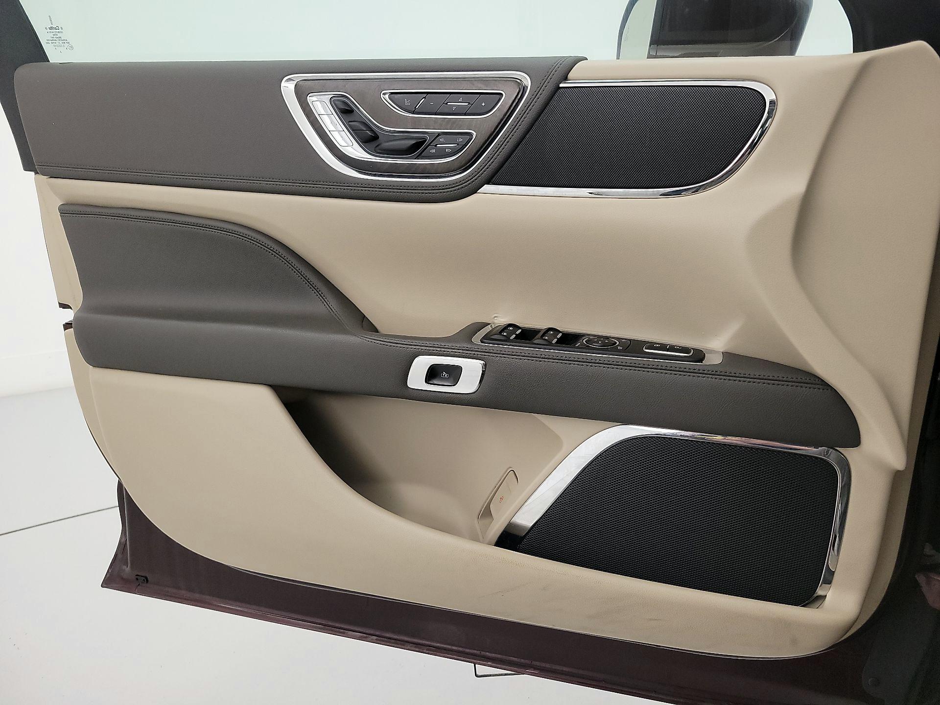 Thumbnail: 2019 Lincoln Continental - 12