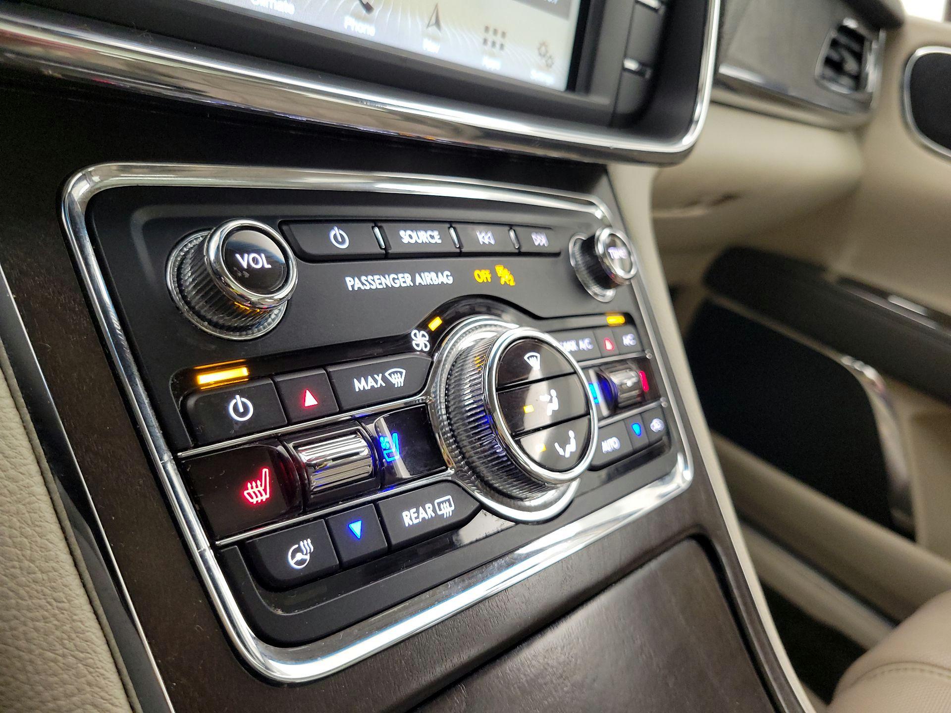 Thumbnail: 2019 Lincoln Continental - 17