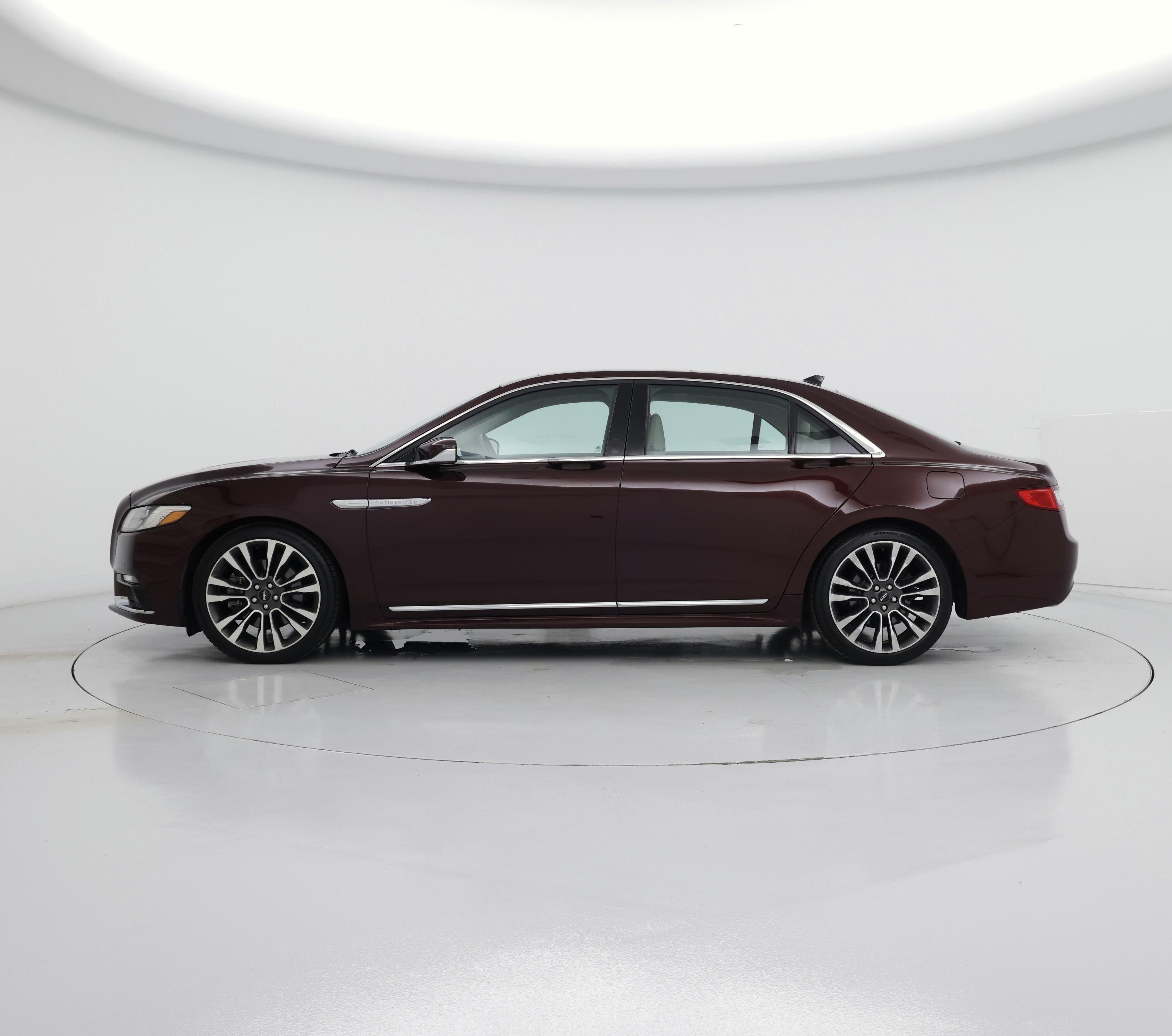 Thumbnail: 2019 Lincoln Continental - 3