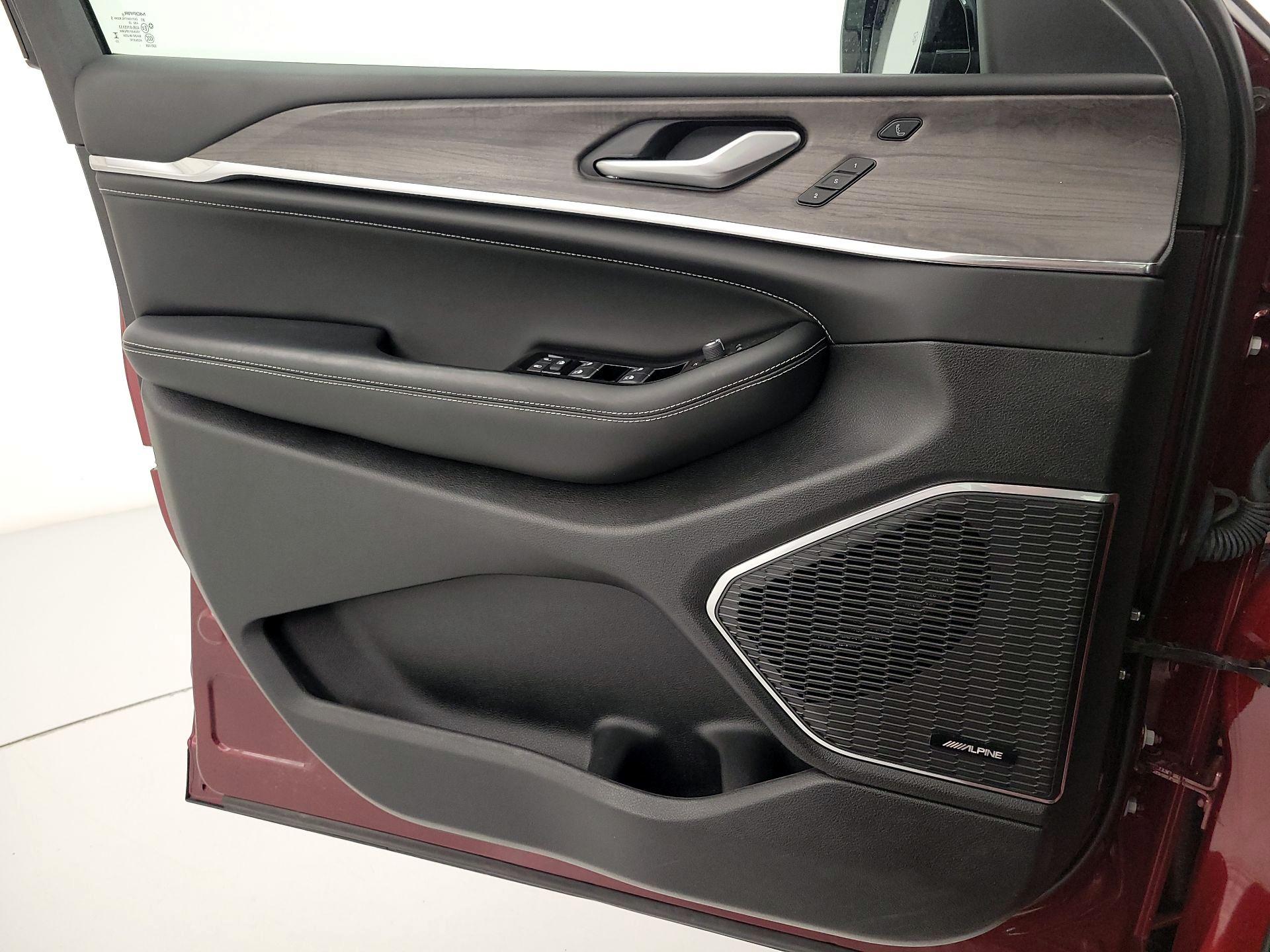Thumbnail: 2024 Jeep Grand Cherokee - 12