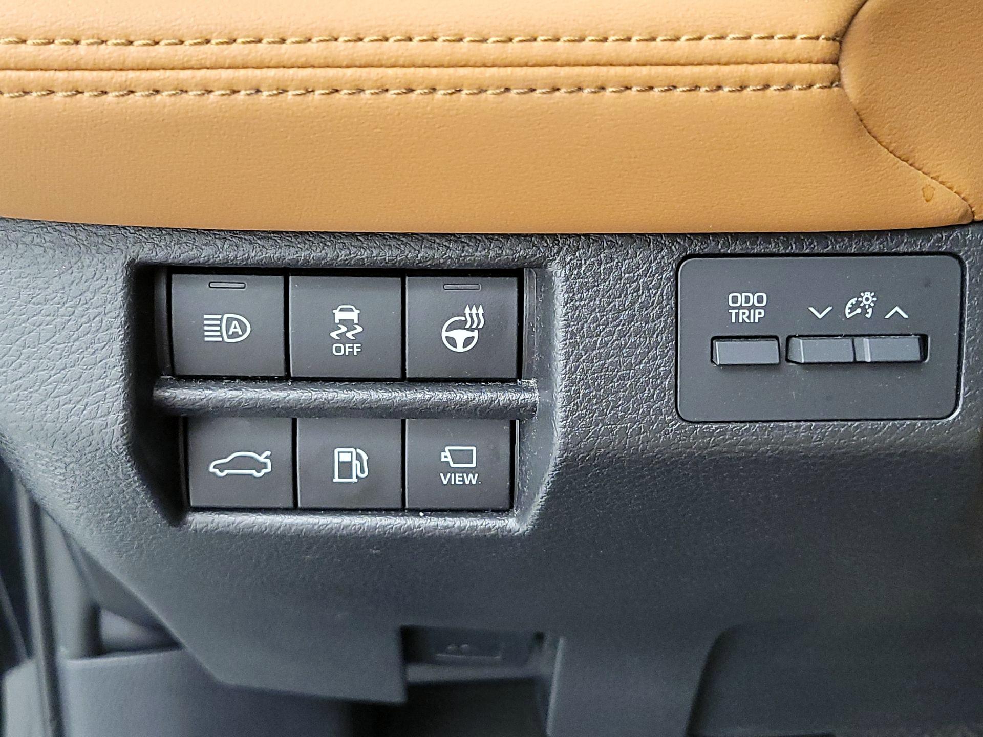 Thumbnail: 2022 Toyota Avalon - 13
