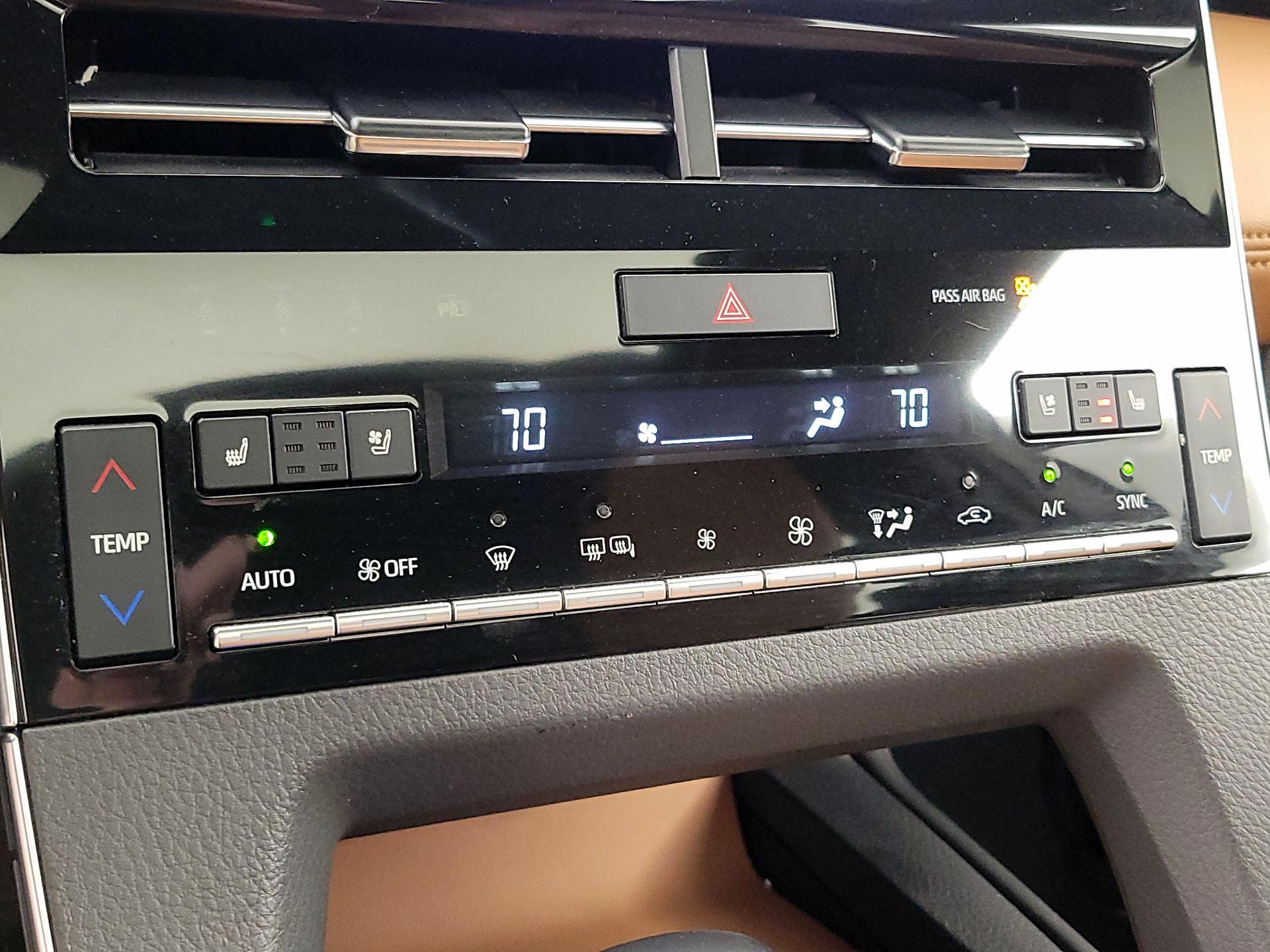 Thumbnail: 2022 Toyota Avalon - 17