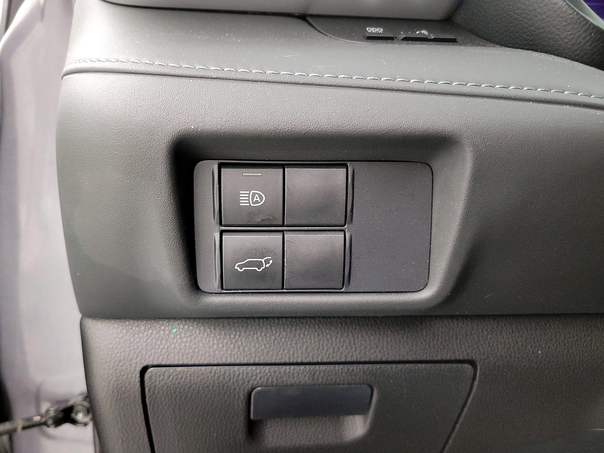 Thumbnail: 2021 Toyota Highlander - 13