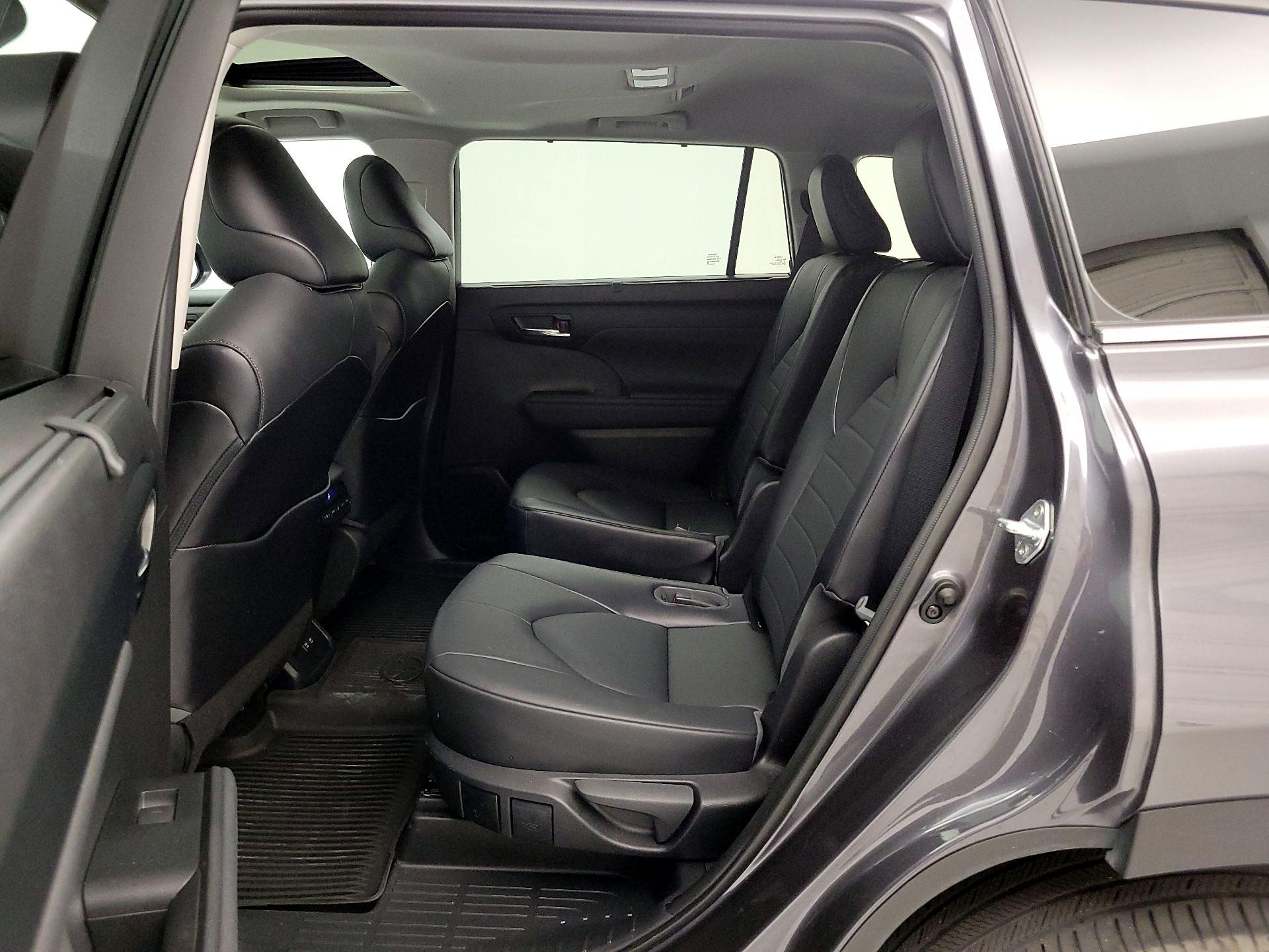 Thumbnail: 2021 Toyota Highlander - 20