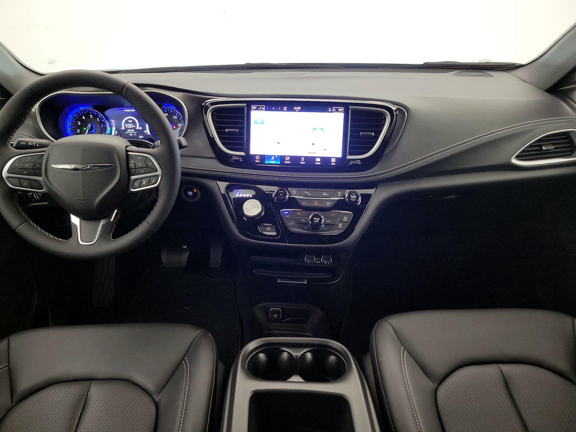 Thumbnail: 2025 Chrysler Pacifica - 9