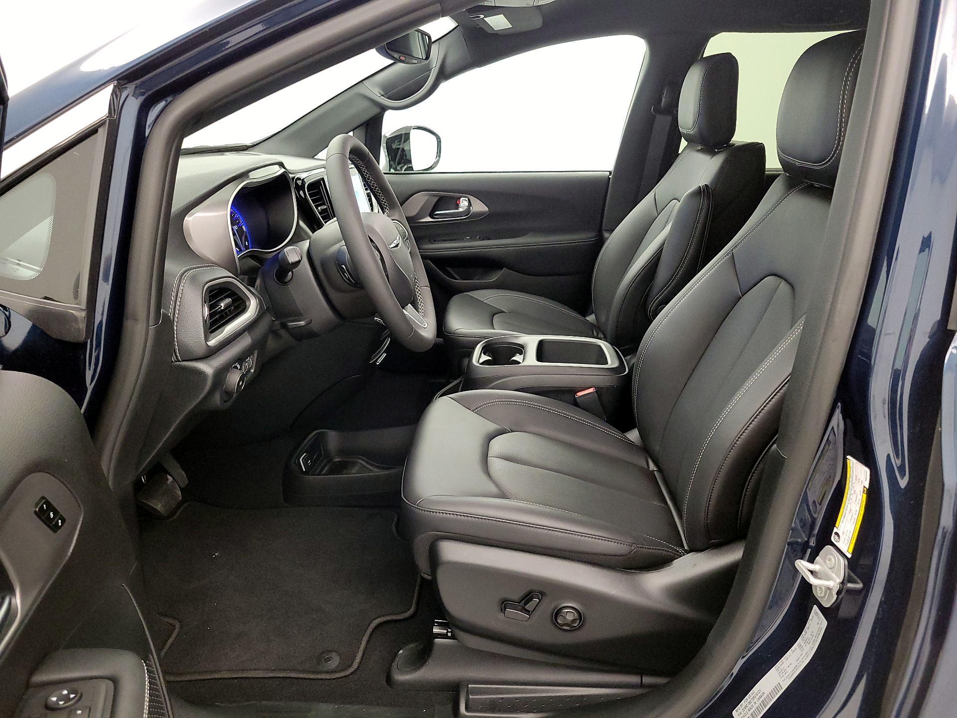 Thumbnail: 2025 Chrysler Pacifica - 11