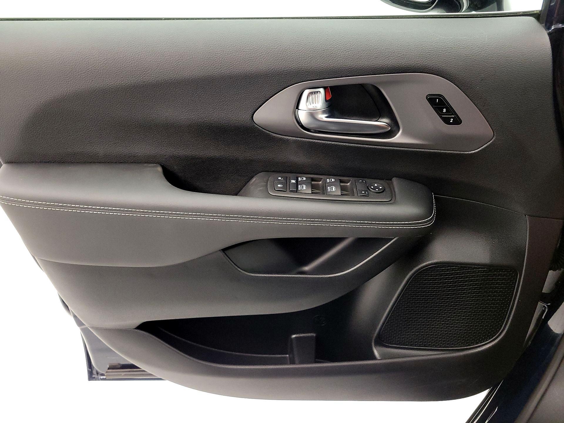 Thumbnail: 2025 Chrysler Pacifica - 12