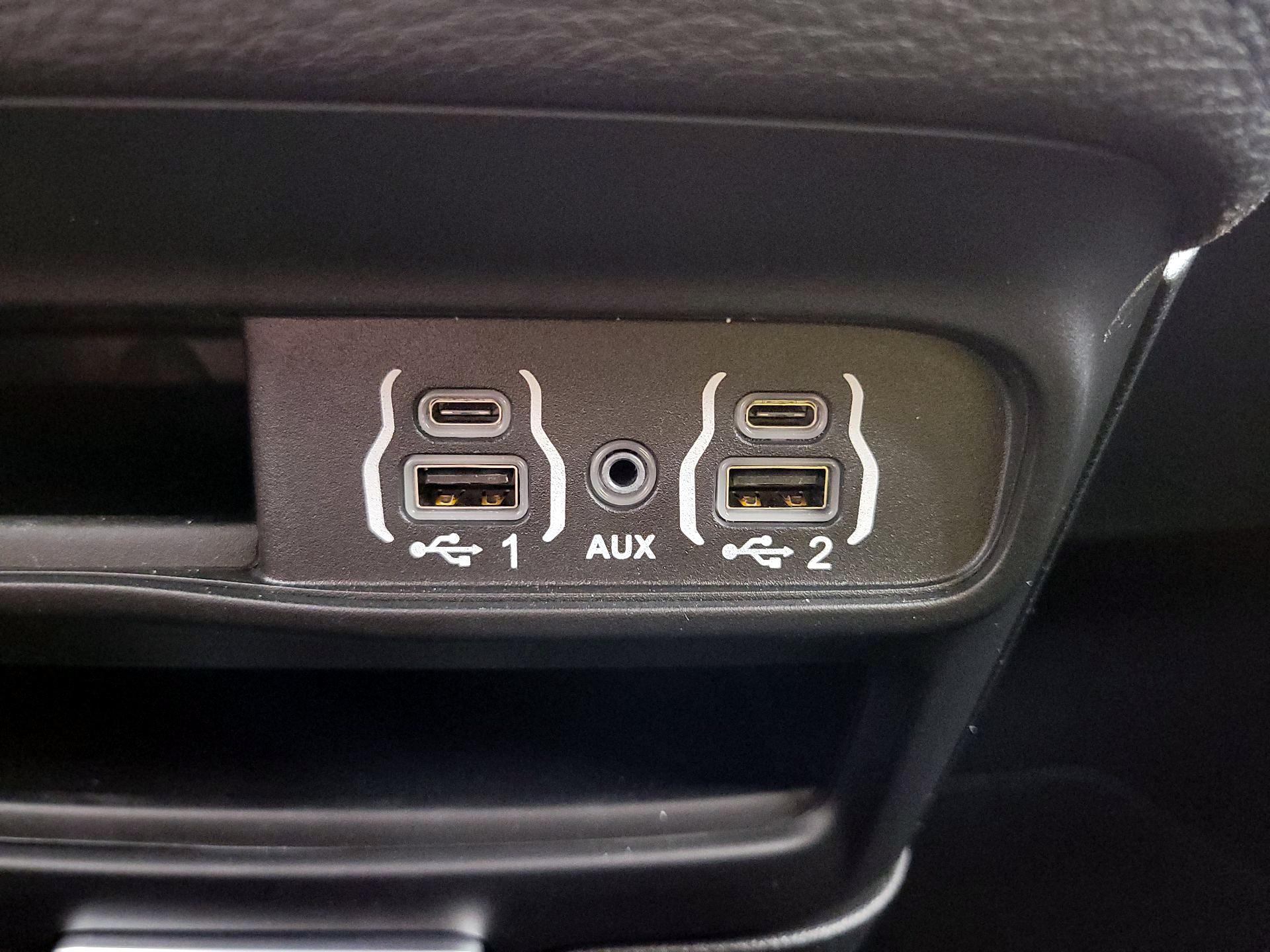 Thumbnail: 2025 Chrysler Pacifica - 18