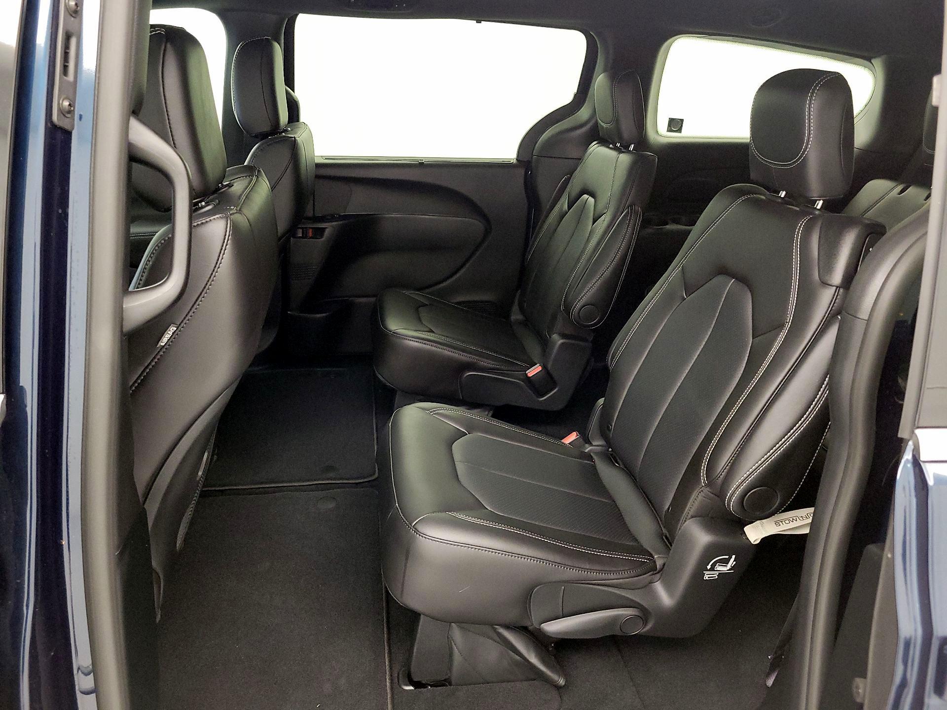 Thumbnail: 2025 Chrysler Pacifica - 19