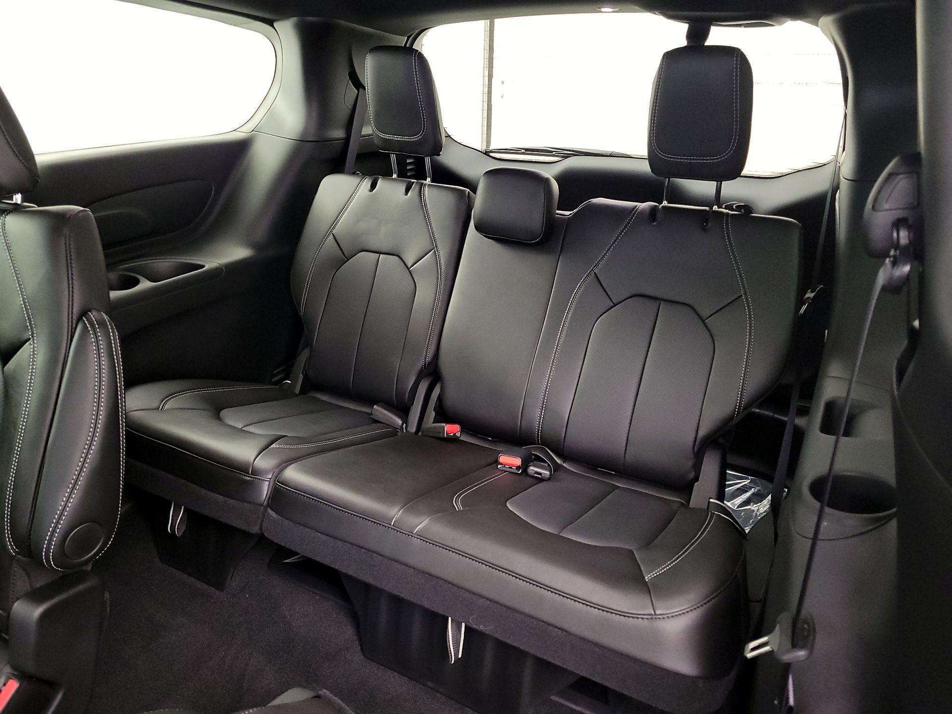 Thumbnail: 2025 Chrysler Pacifica - 20