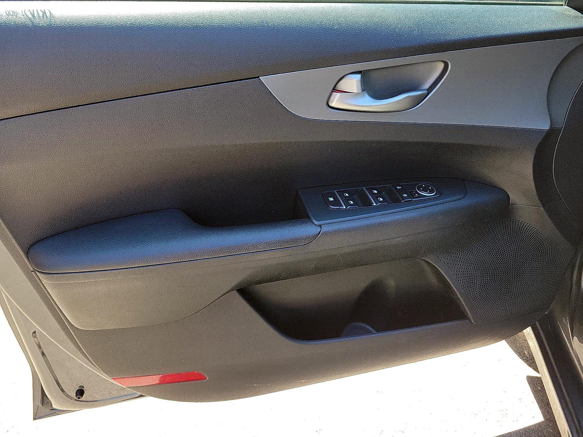 Thumbnail: 2021 Kia Forte - 10