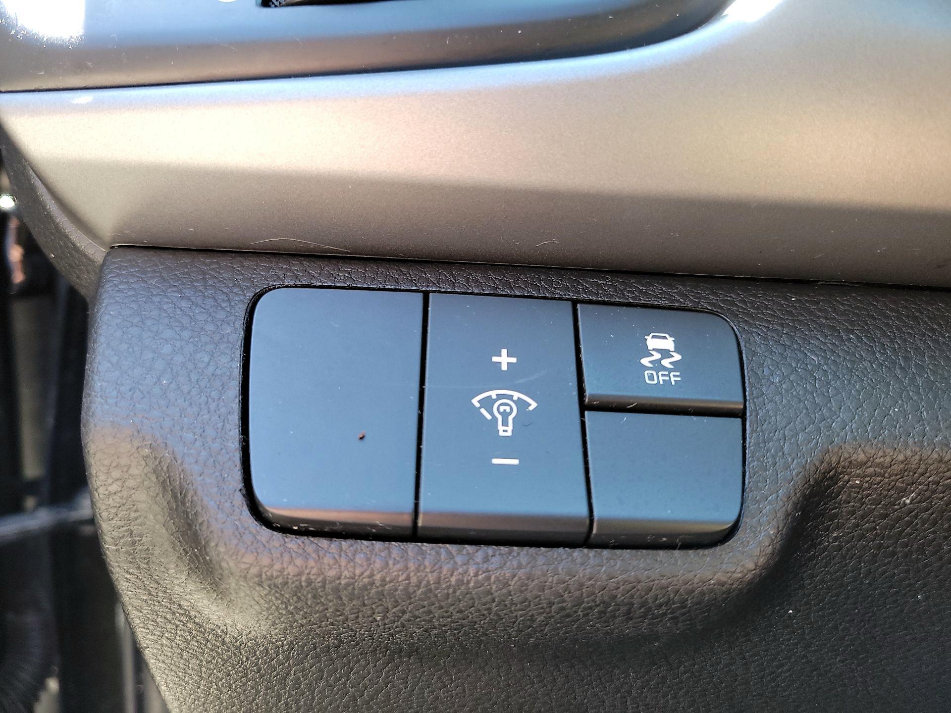 Thumbnail: 2020 Kia Rio - 11