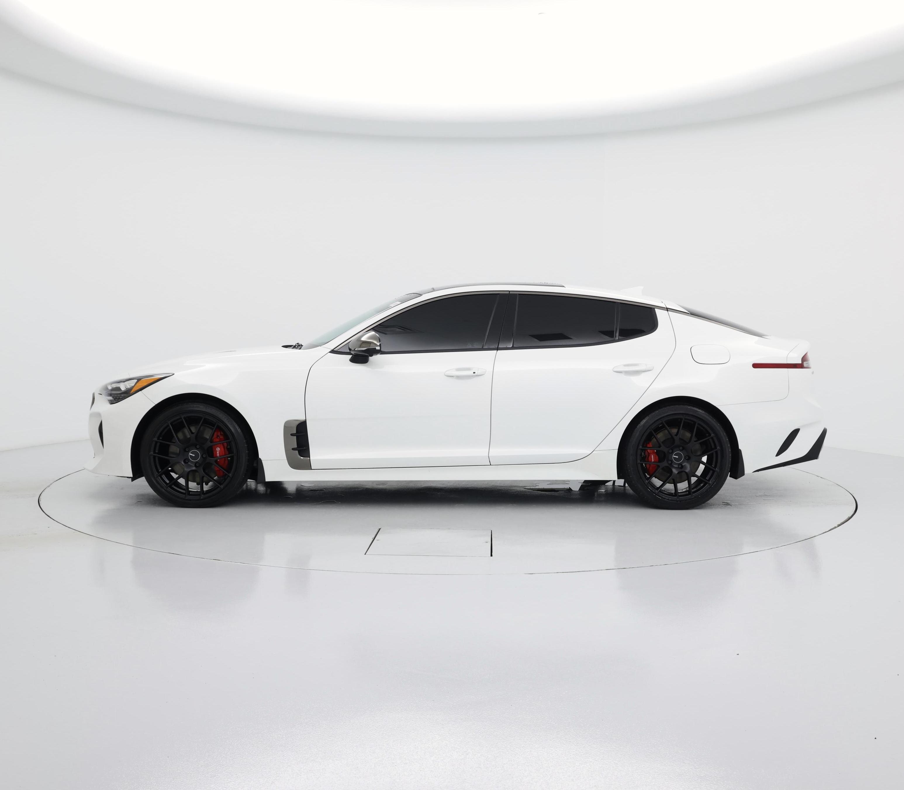 Thumbnail: 2023 Kia Stinger - 3