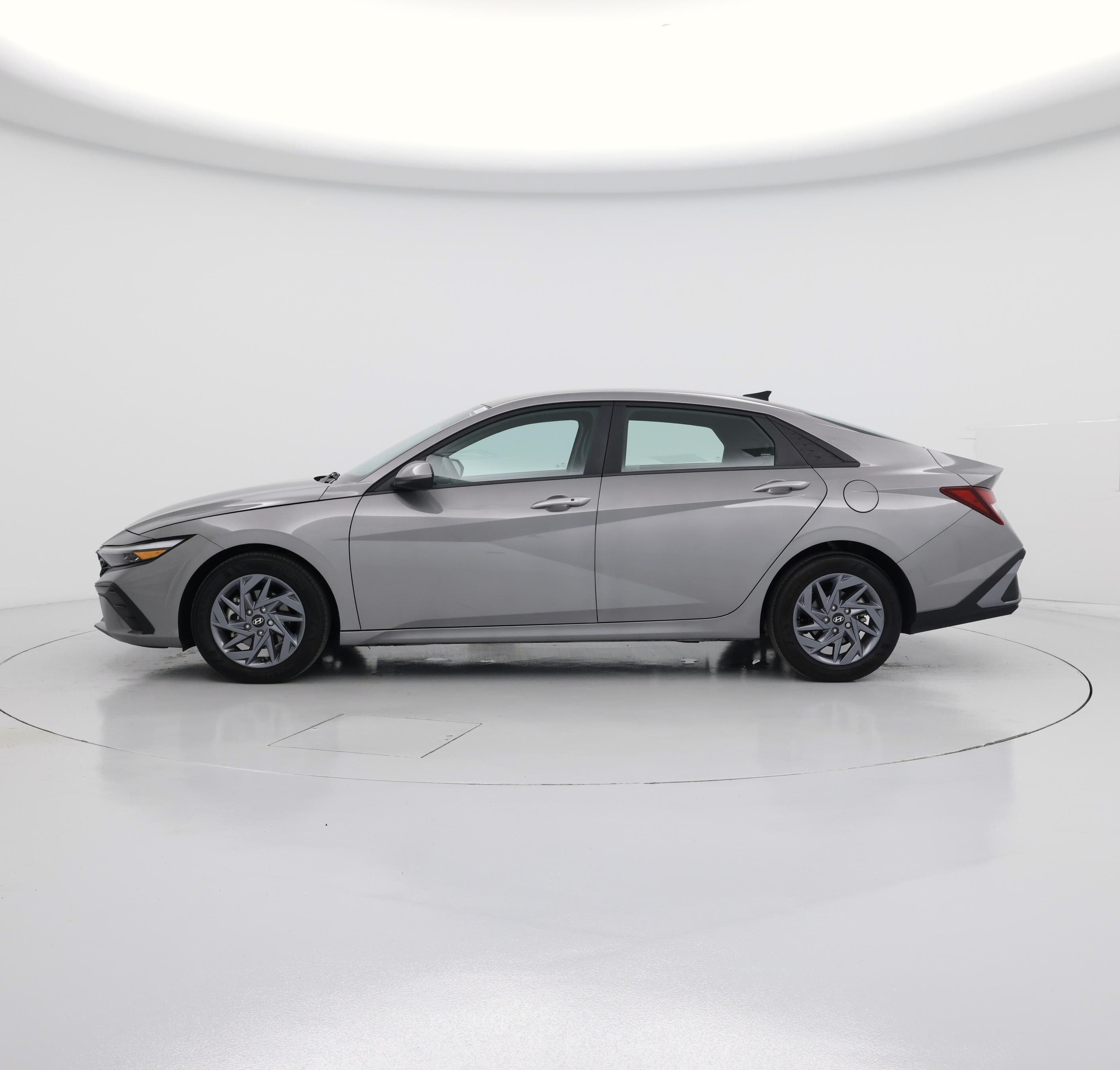 Thumbnail: 2024 Hyundai Elantra - 3