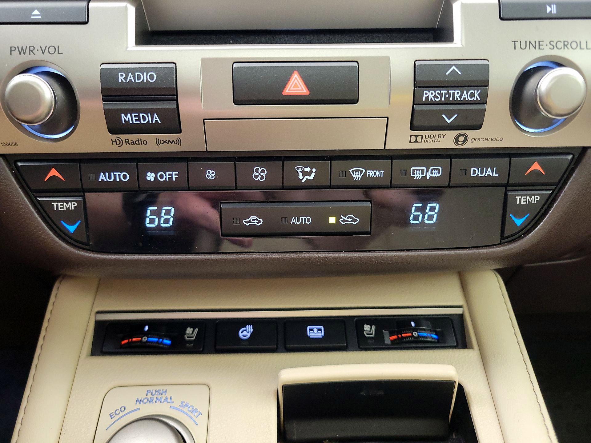 Thumbnail: 2017 Lexus ES - 17