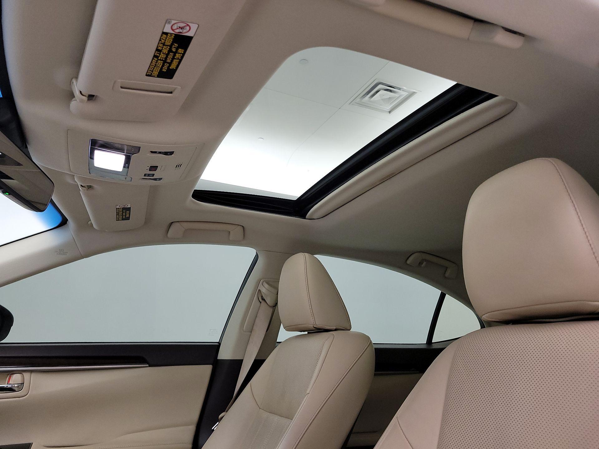 Thumbnail: 2017 Lexus ES - 20