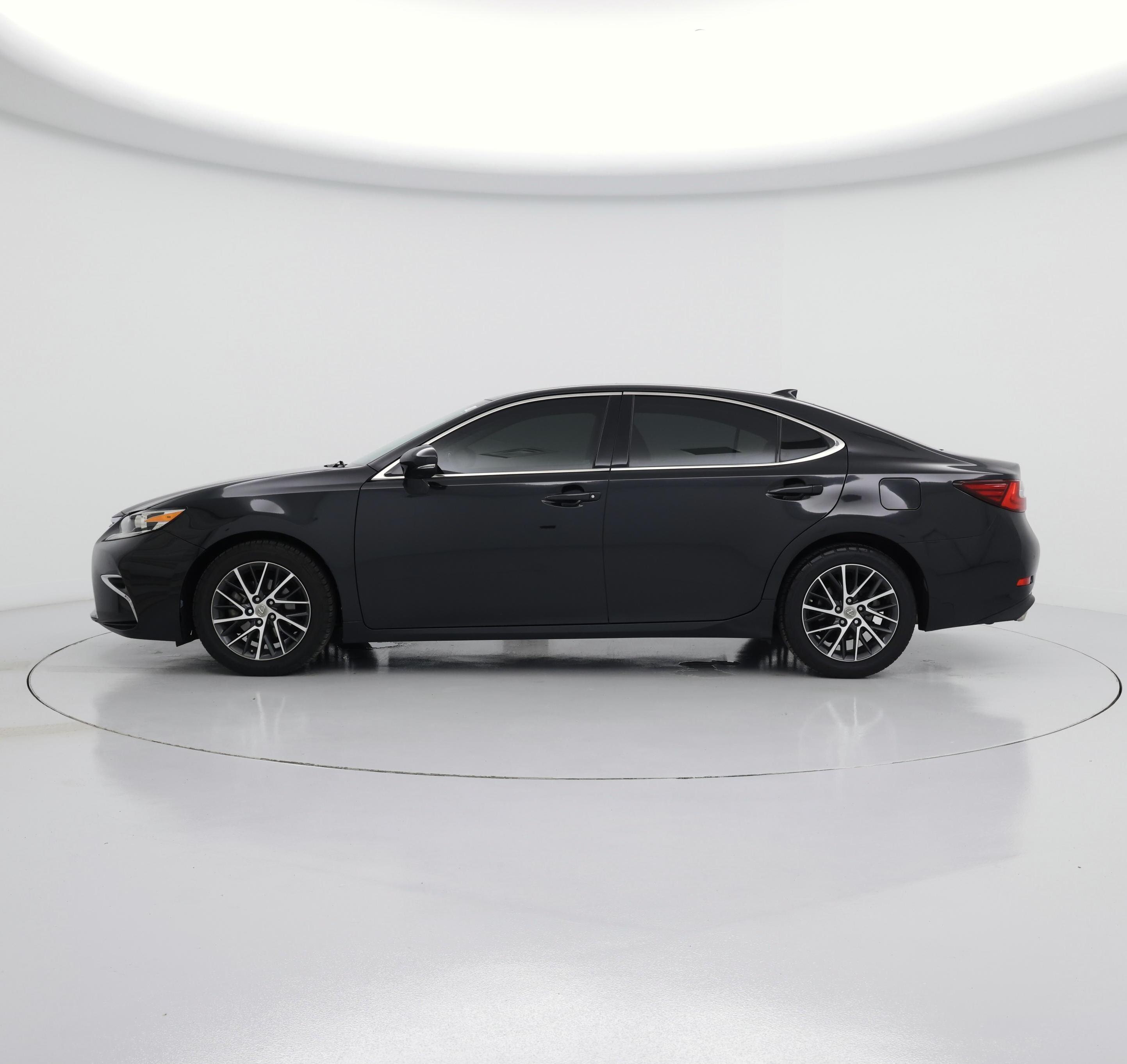 Thumbnail: 2017 Lexus ES - 3