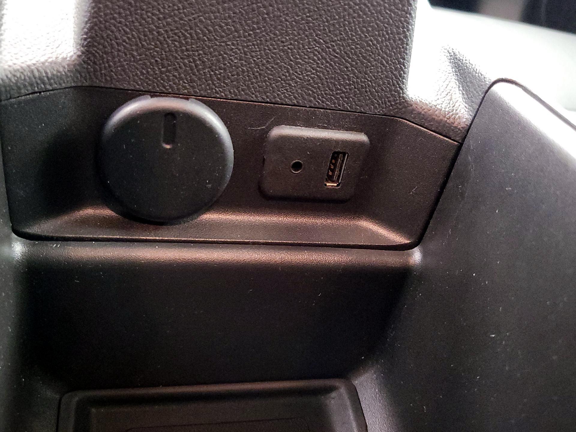 Thumbnail: 2015 Chevrolet Volt - 18