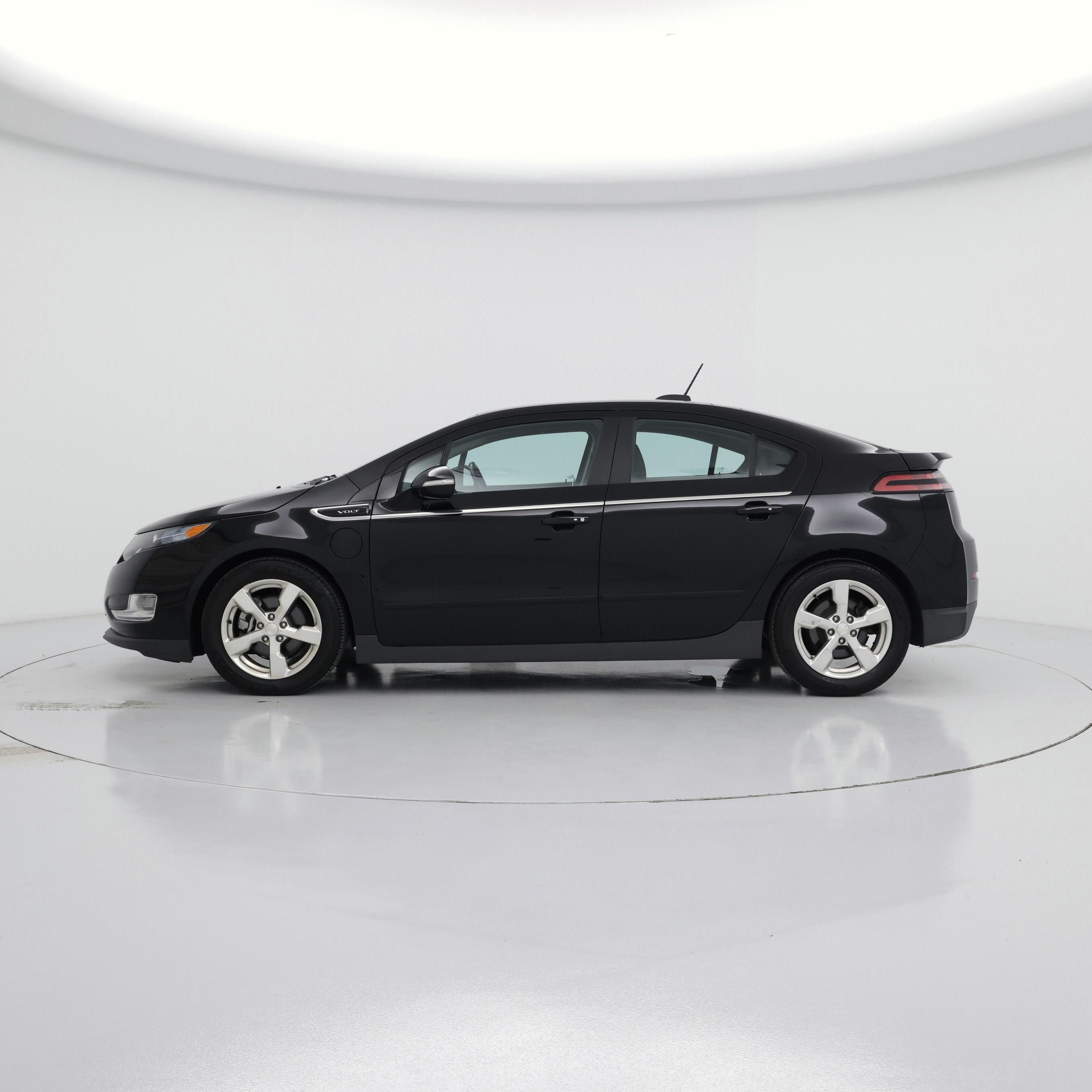 Thumbnail: 2015 Chevrolet Volt - 3
