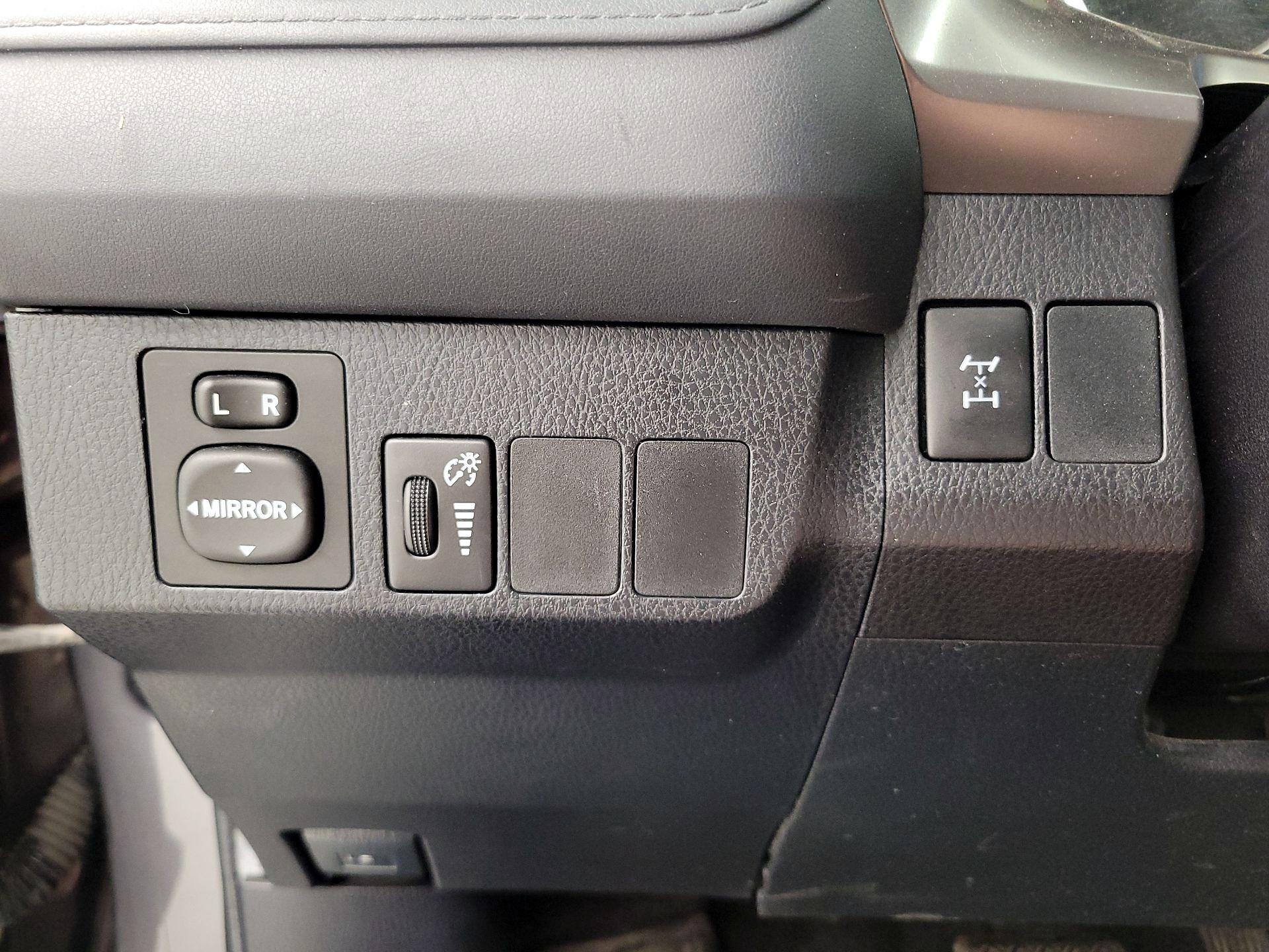 Thumbnail: 2016 Toyota RAV4 - 13