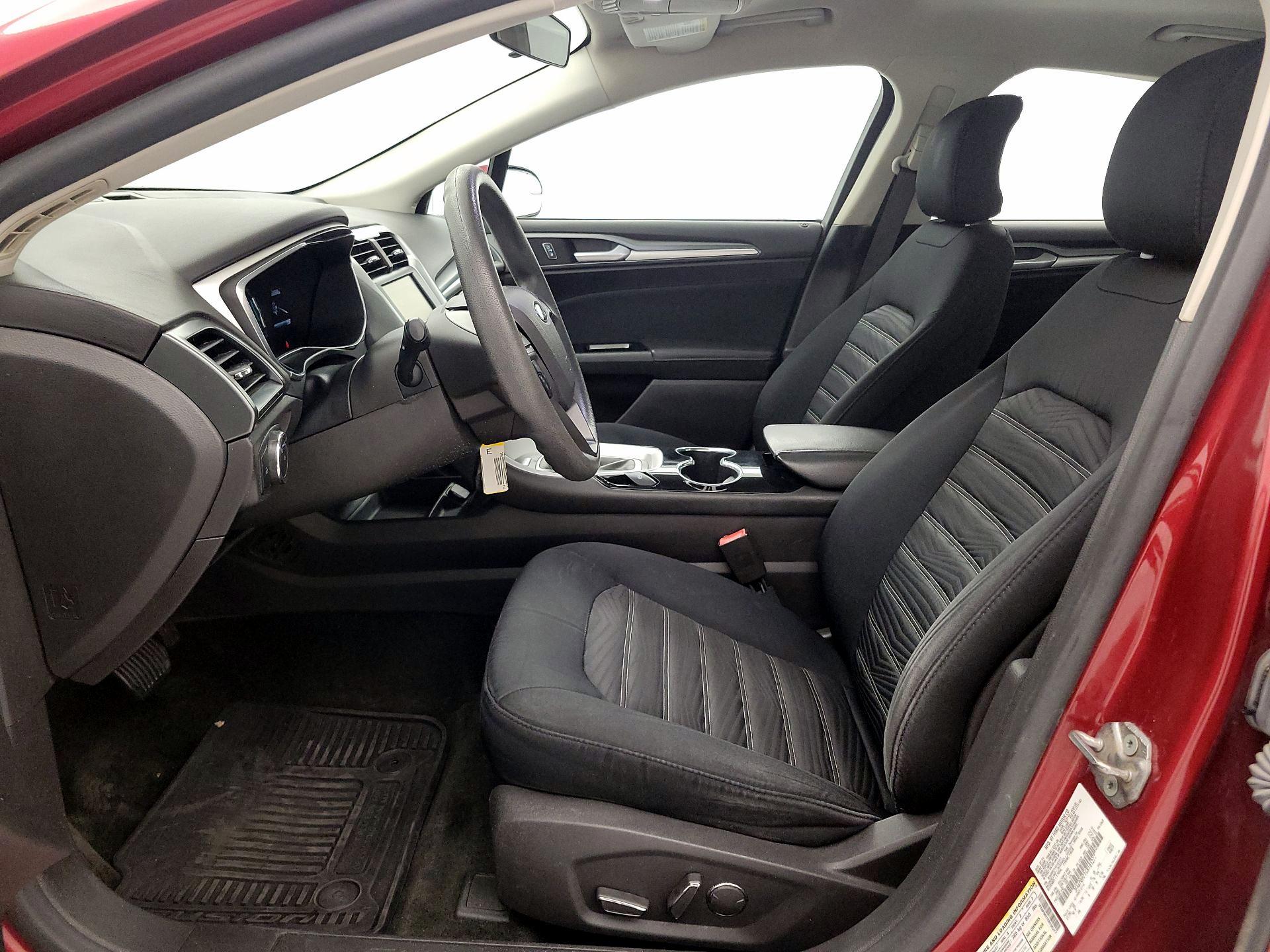 Thumbnail: 2016 Ford Fusion - 11
