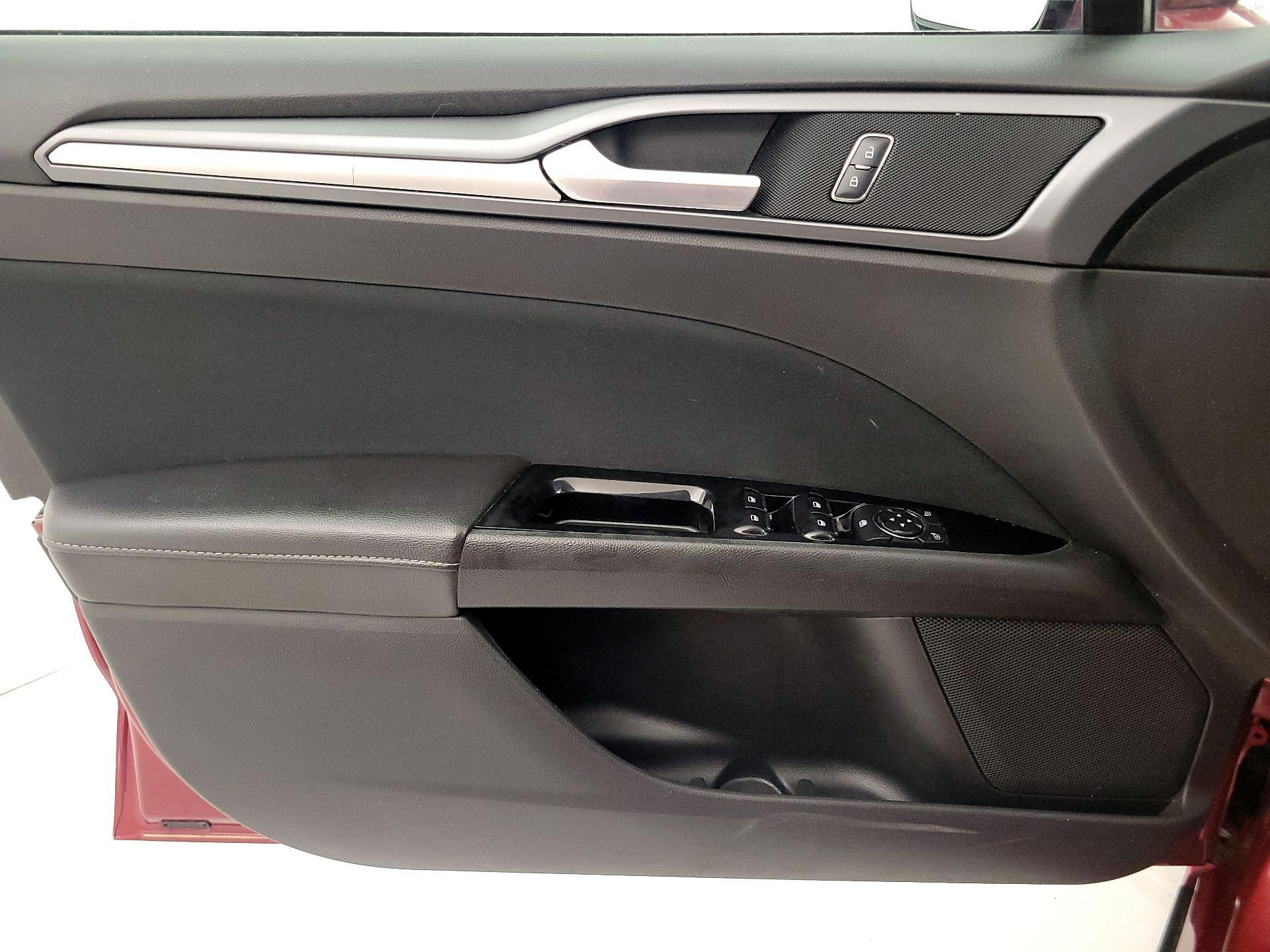 Thumbnail: 2016 Ford Fusion - 12