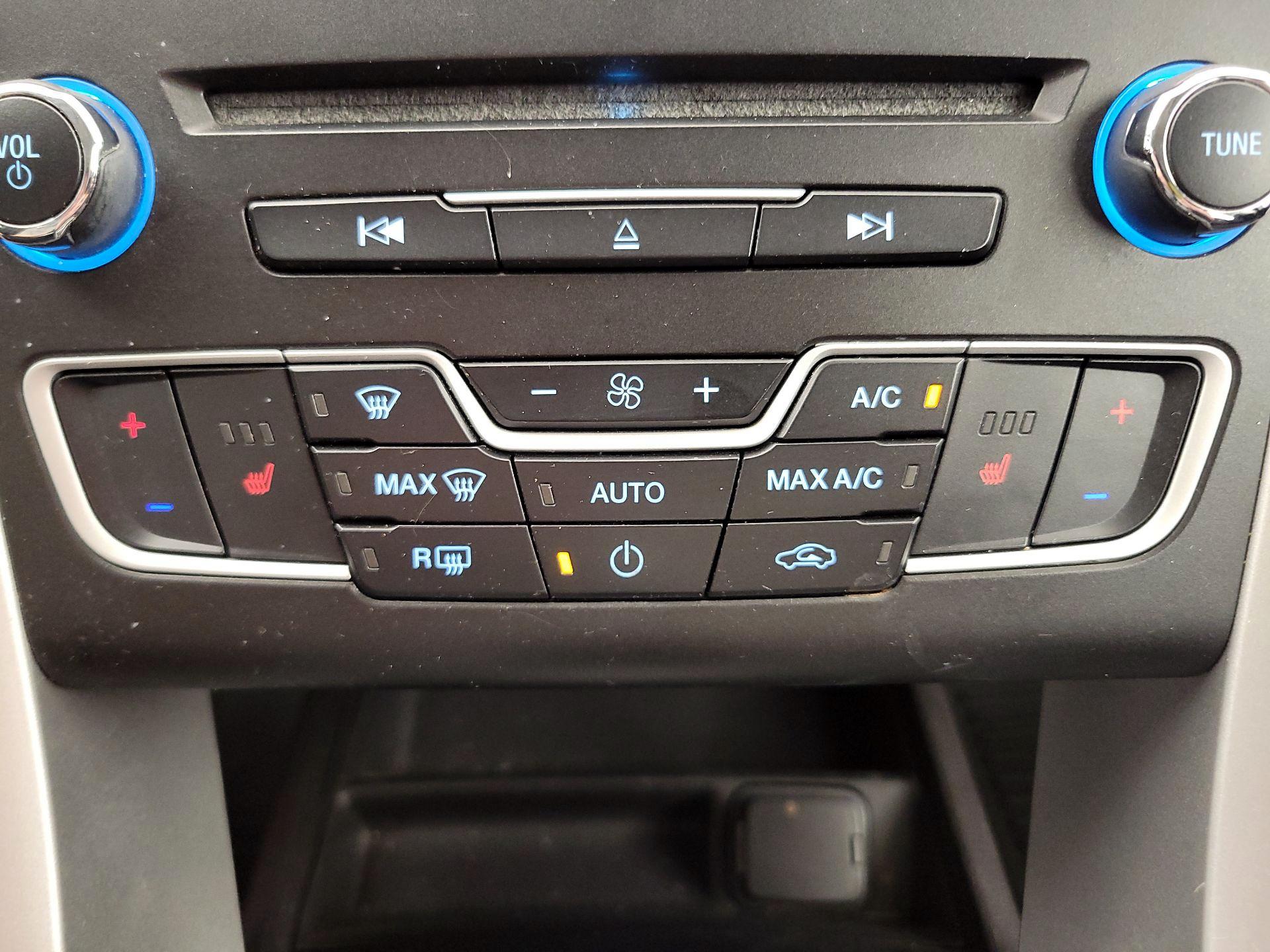 Thumbnail: 2016 Ford Fusion - 16