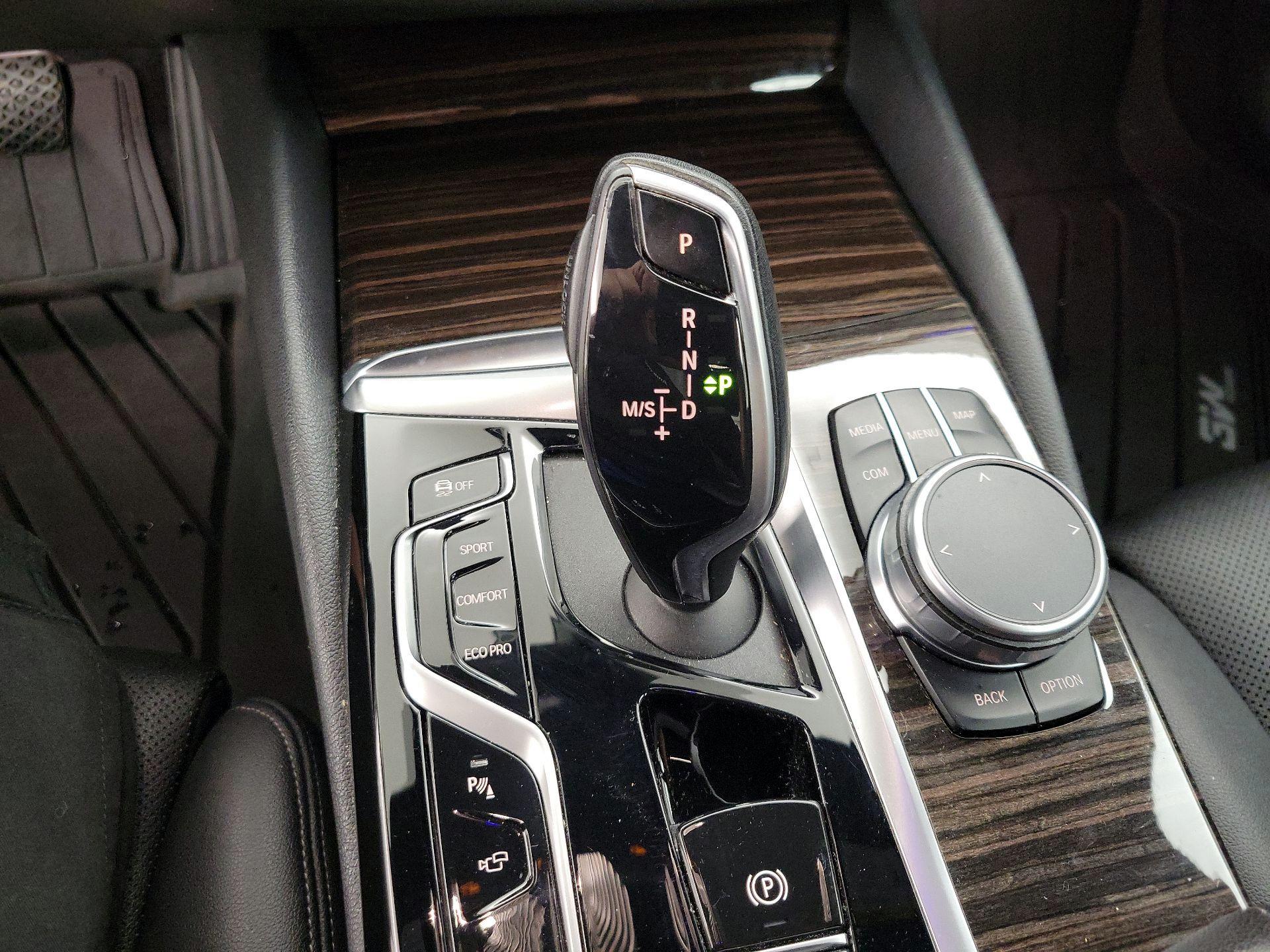 Thumbnail: 2021 BMW 5 Series - 18