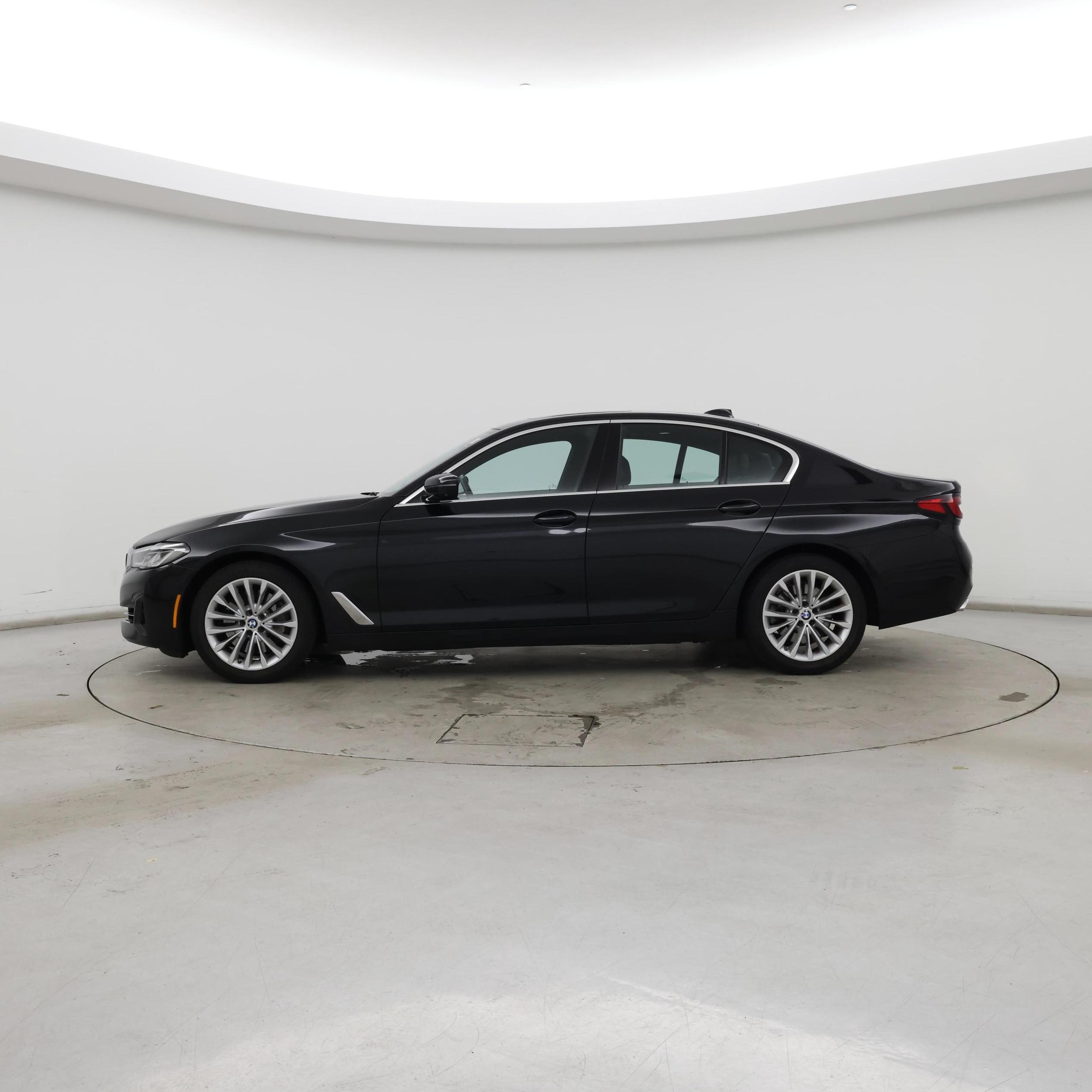 Thumbnail: 2021 BMW 5 Series - 3