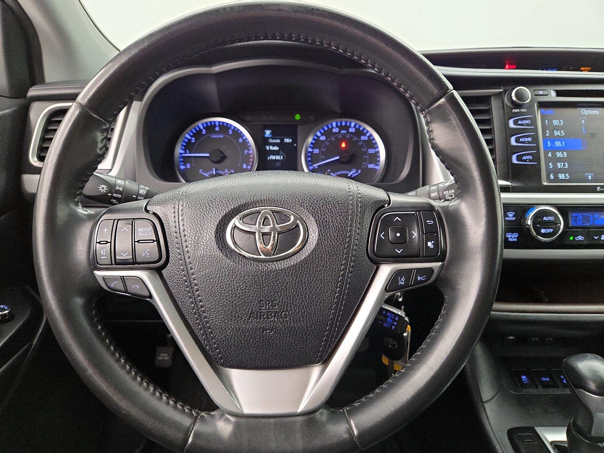 Thumbnail: 2019 Toyota Highlander - 10