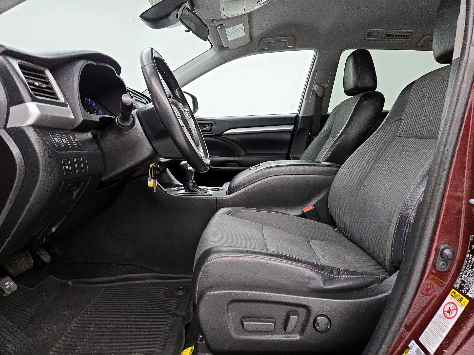 Thumbnail: 2019 Toyota Highlander - 11