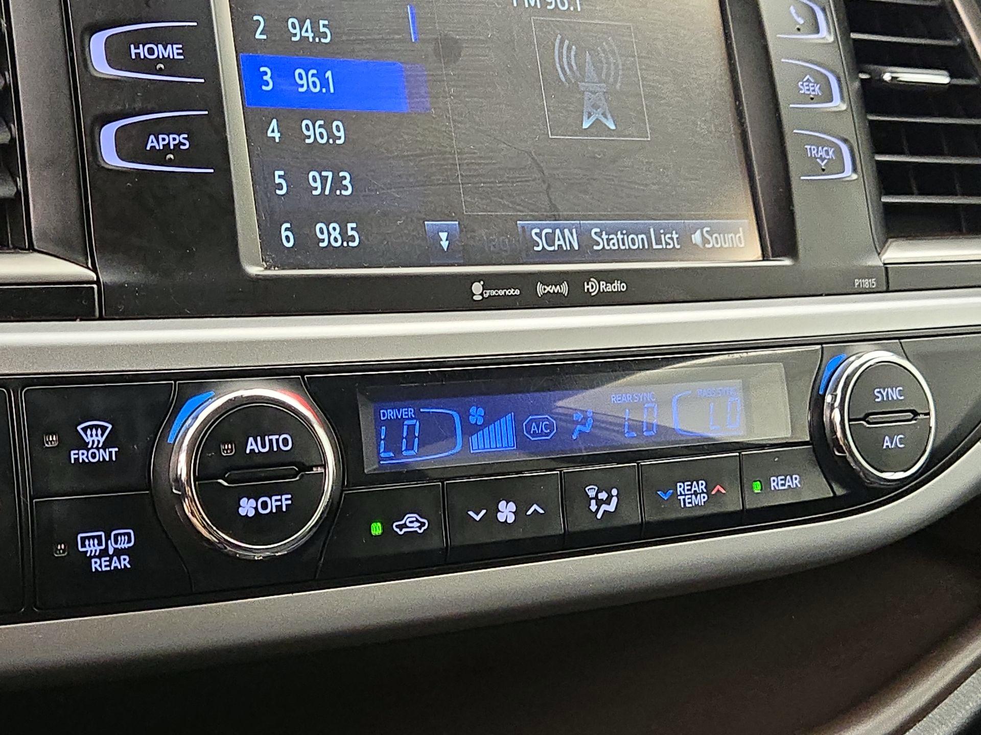 Thumbnail: 2019 Toyota Highlander - 15