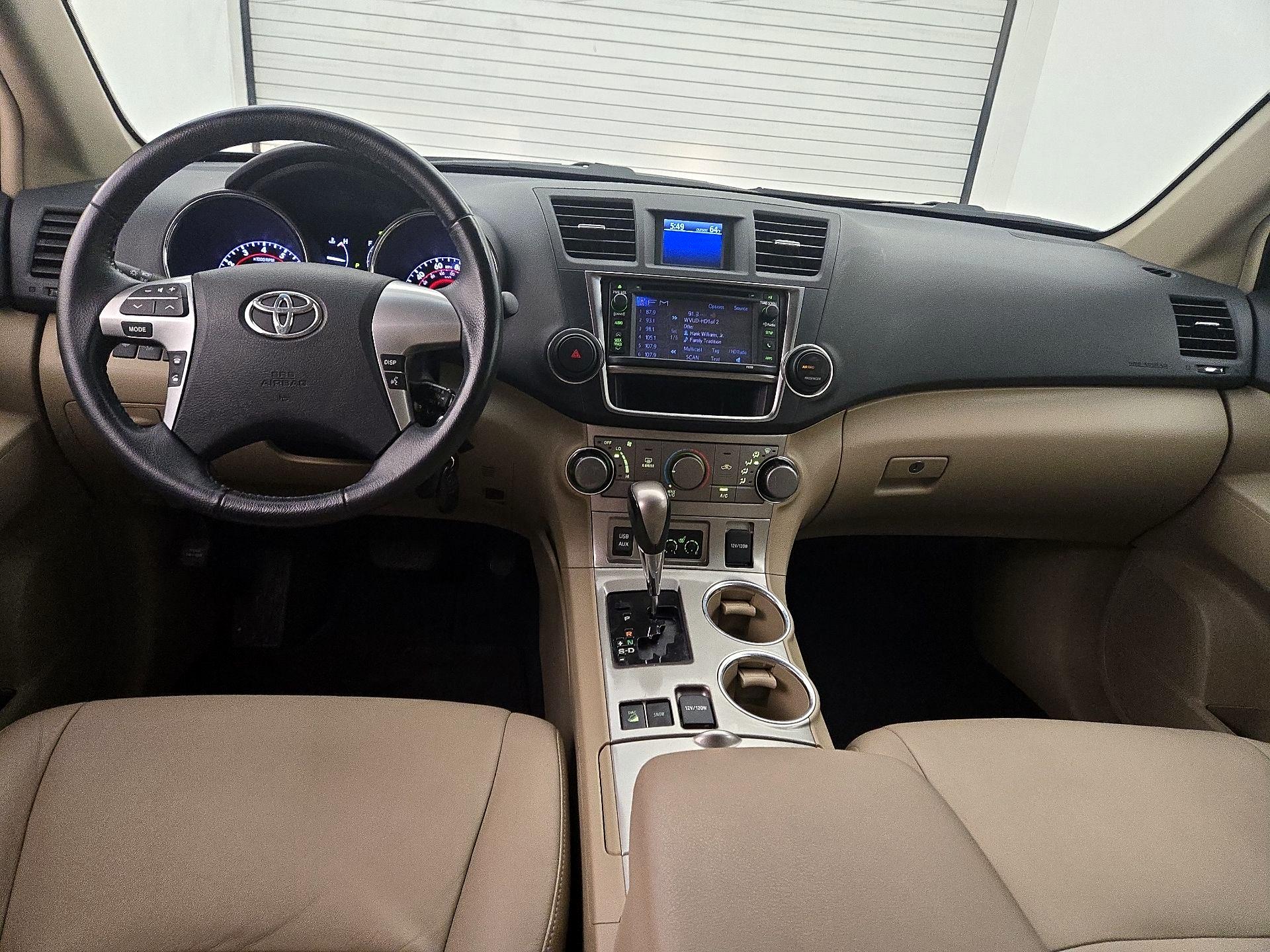 Thumbnail: 2013 Toyota Highlander - 9