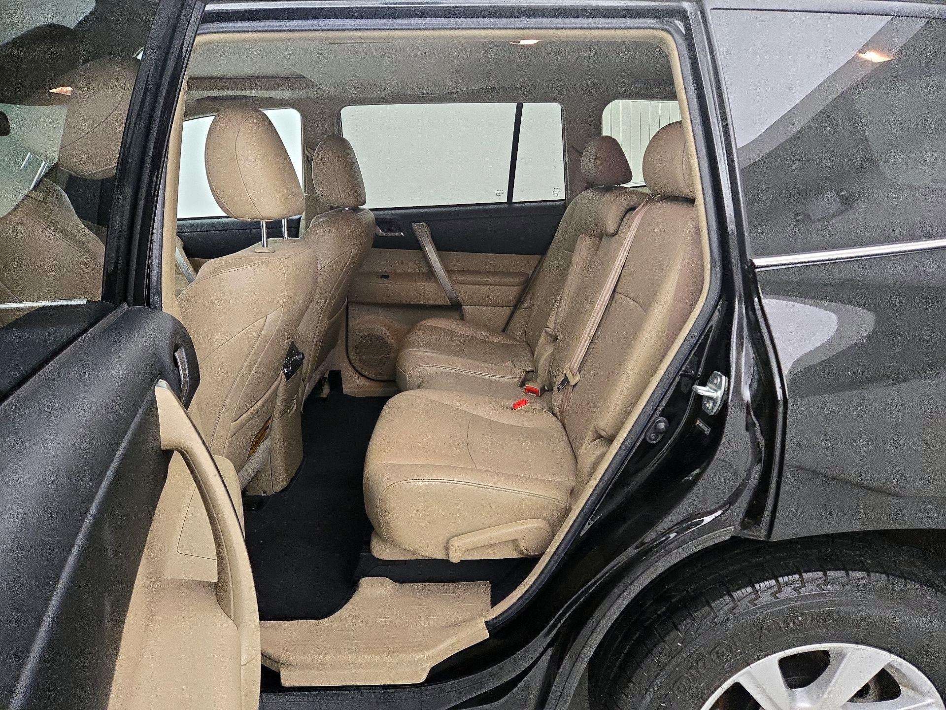 Thumbnail: 2013 Toyota Highlander - 17