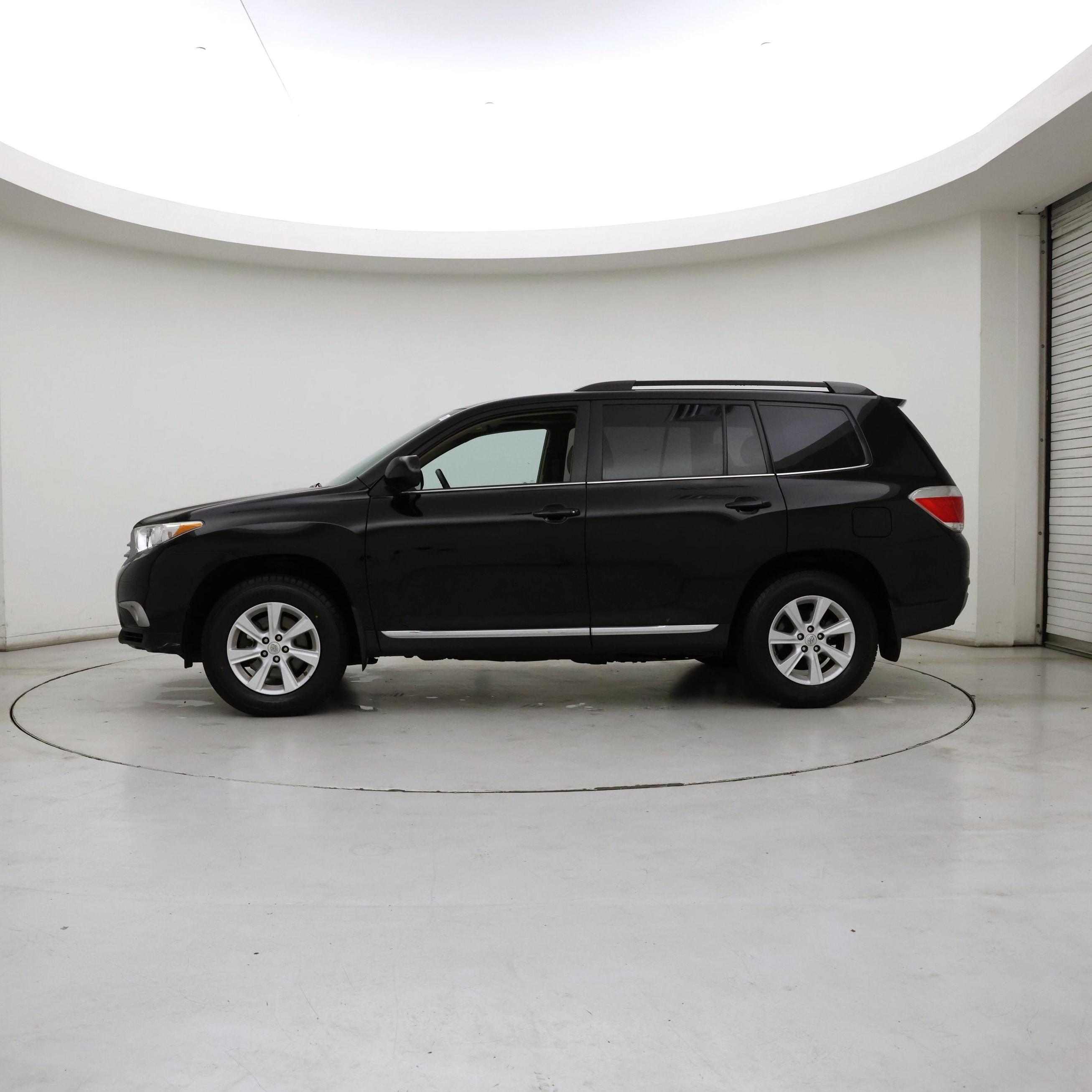 Thumbnail: 2013 Toyota Highlander - 3