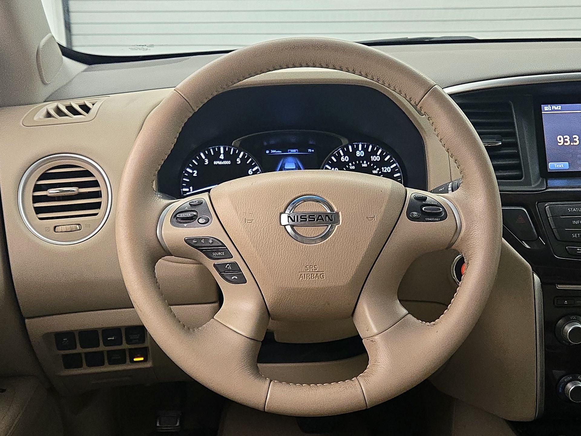 Thumbnail: 2014 Nissan Pathfinder - 10