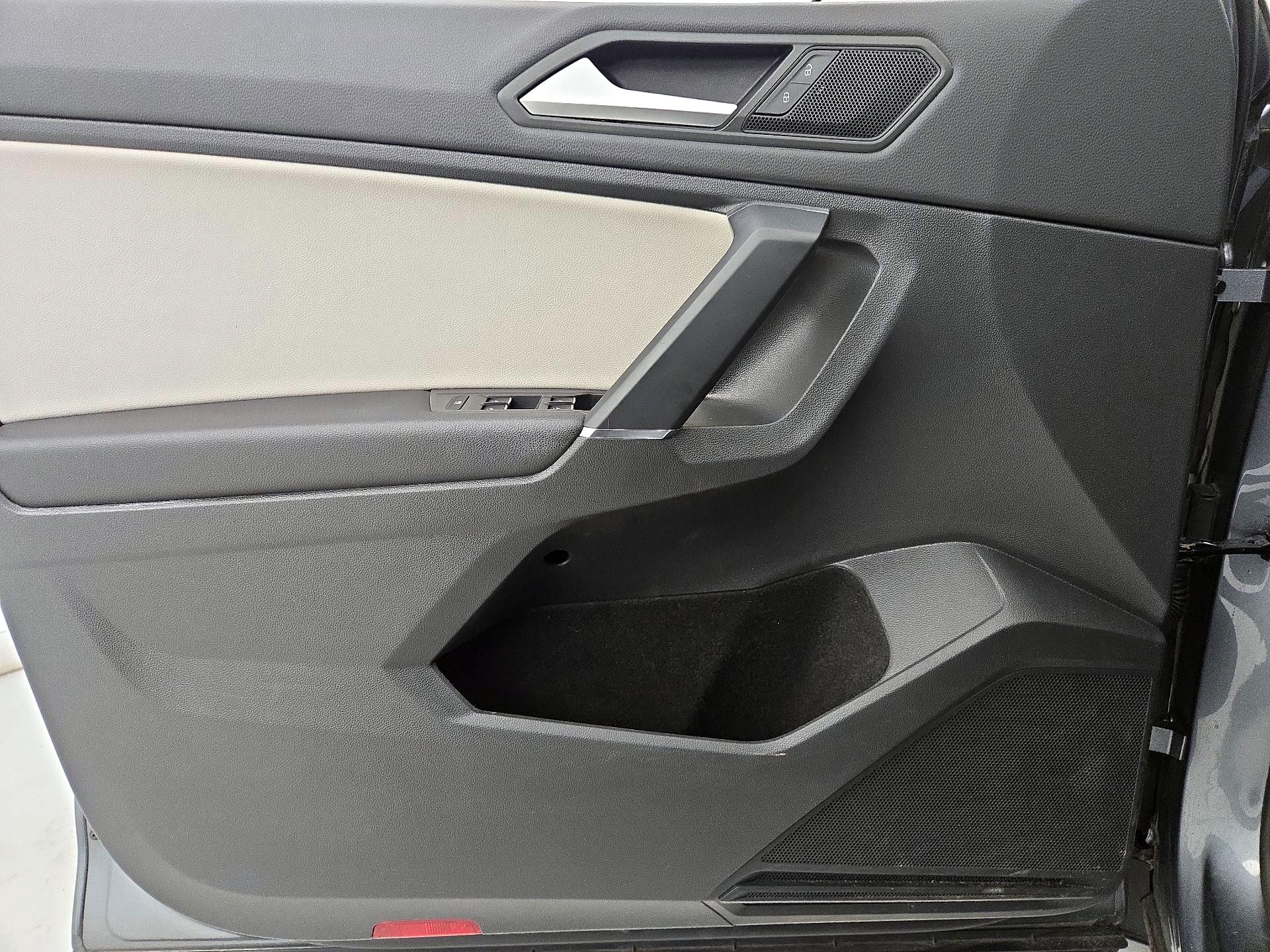 Thumbnail: 2020 Volkswagen Tiguan - 12