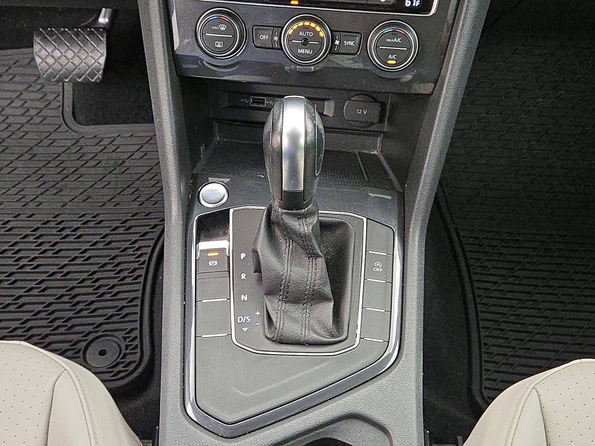 Thumbnail: 2020 Volkswagen Tiguan - 17